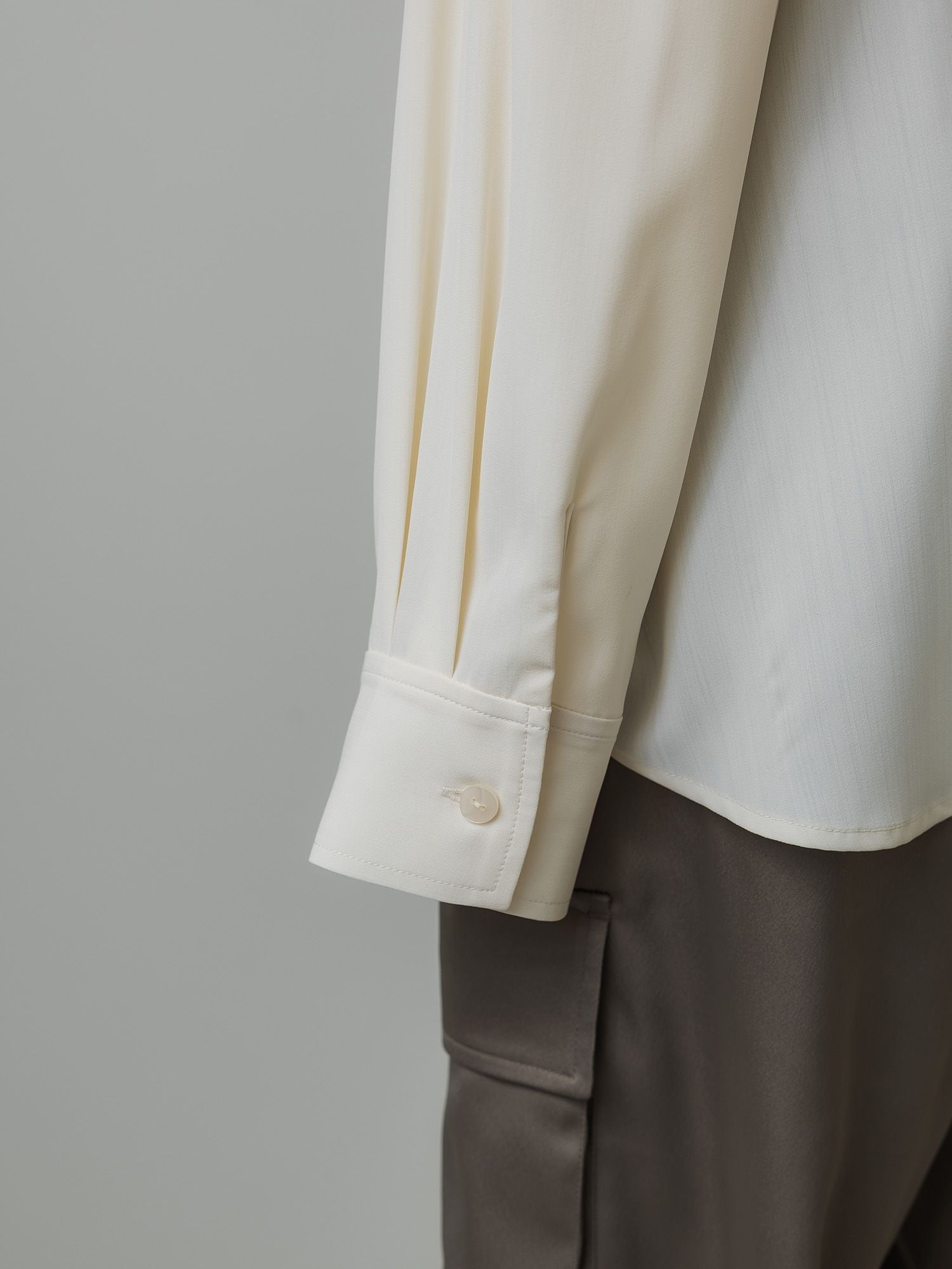 ビッグポケットハイネックブラウス