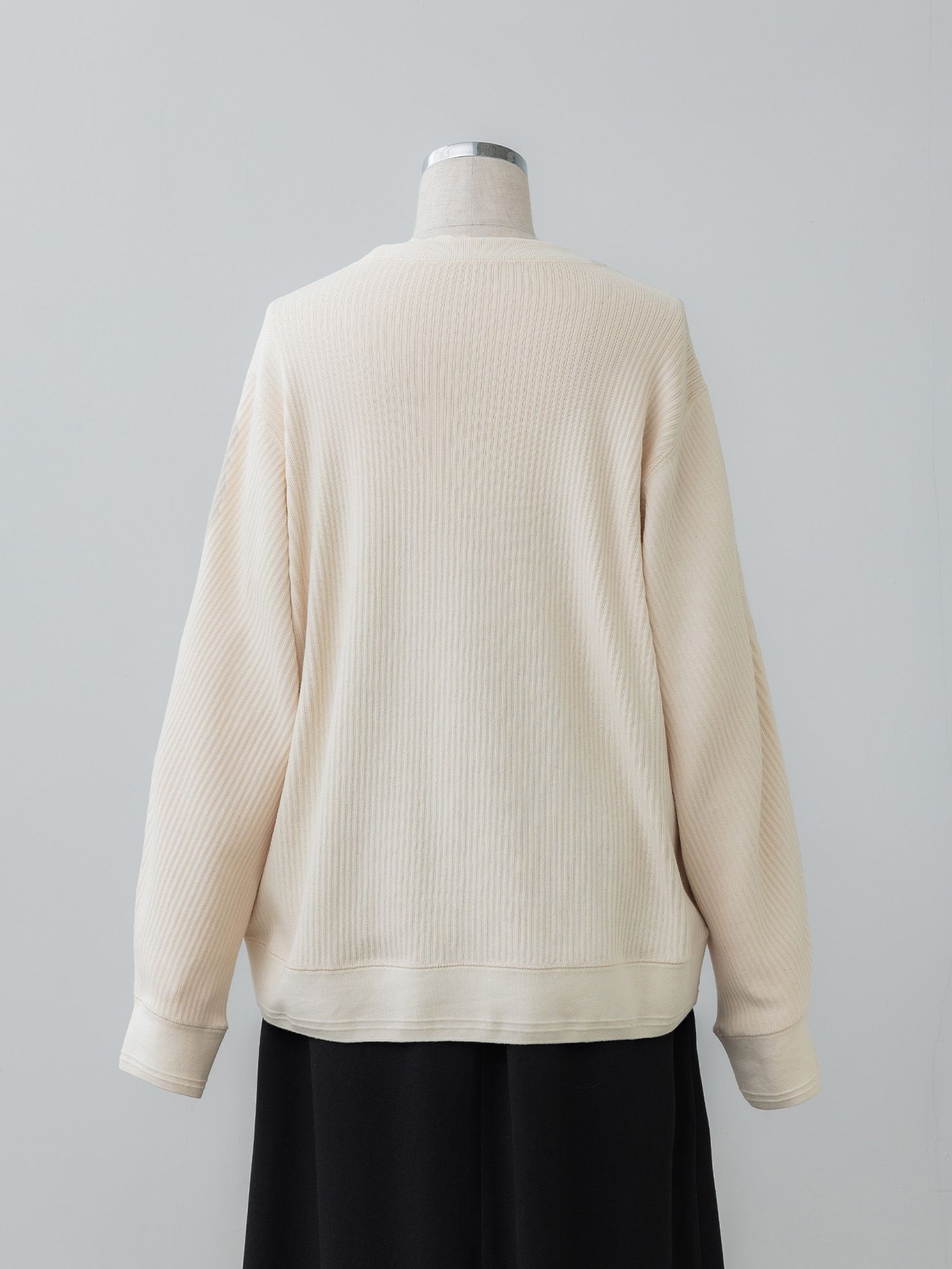 カーヴィシームリブプルオーバー