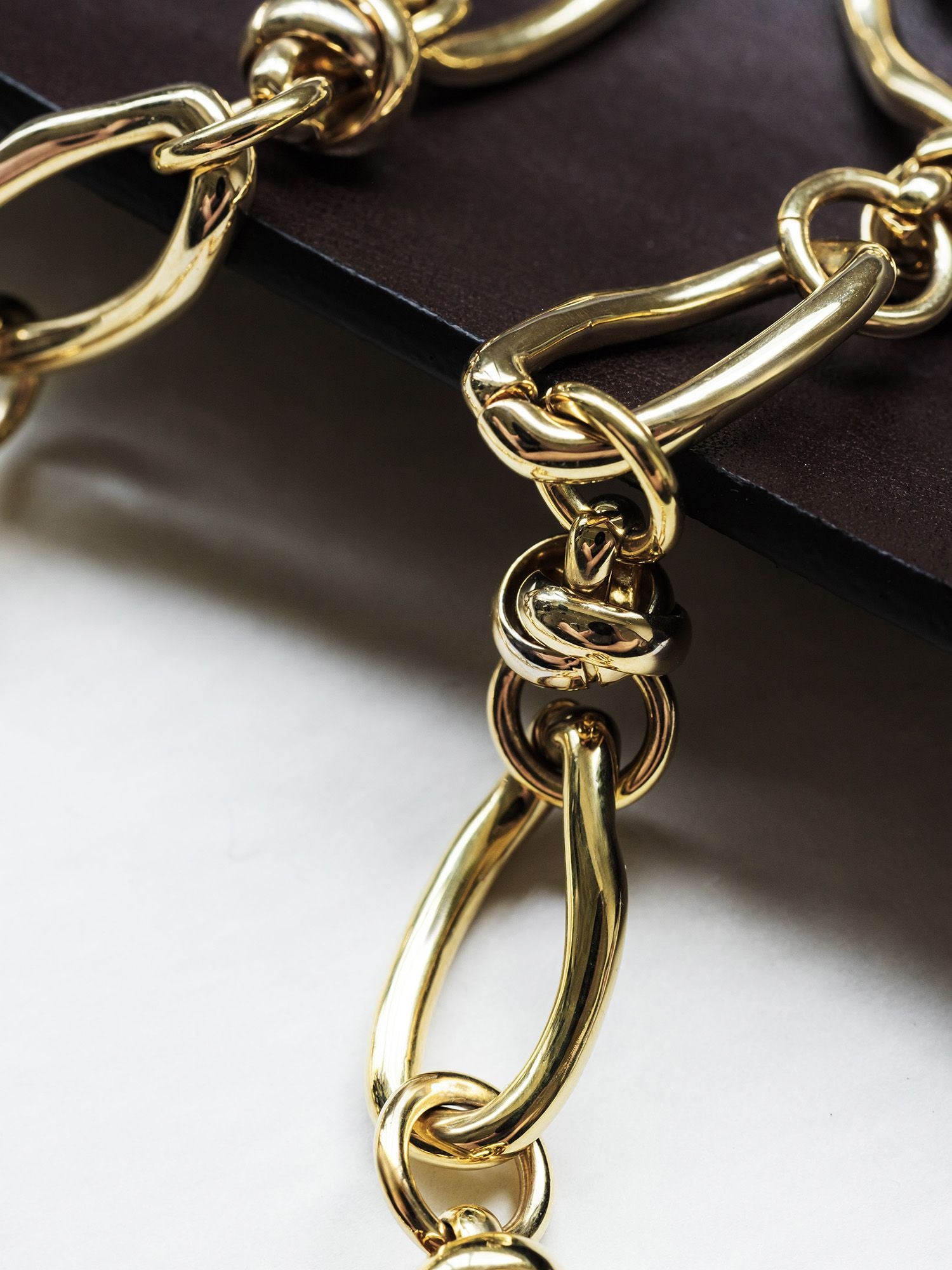 ツイストカーブチェーンネックレス