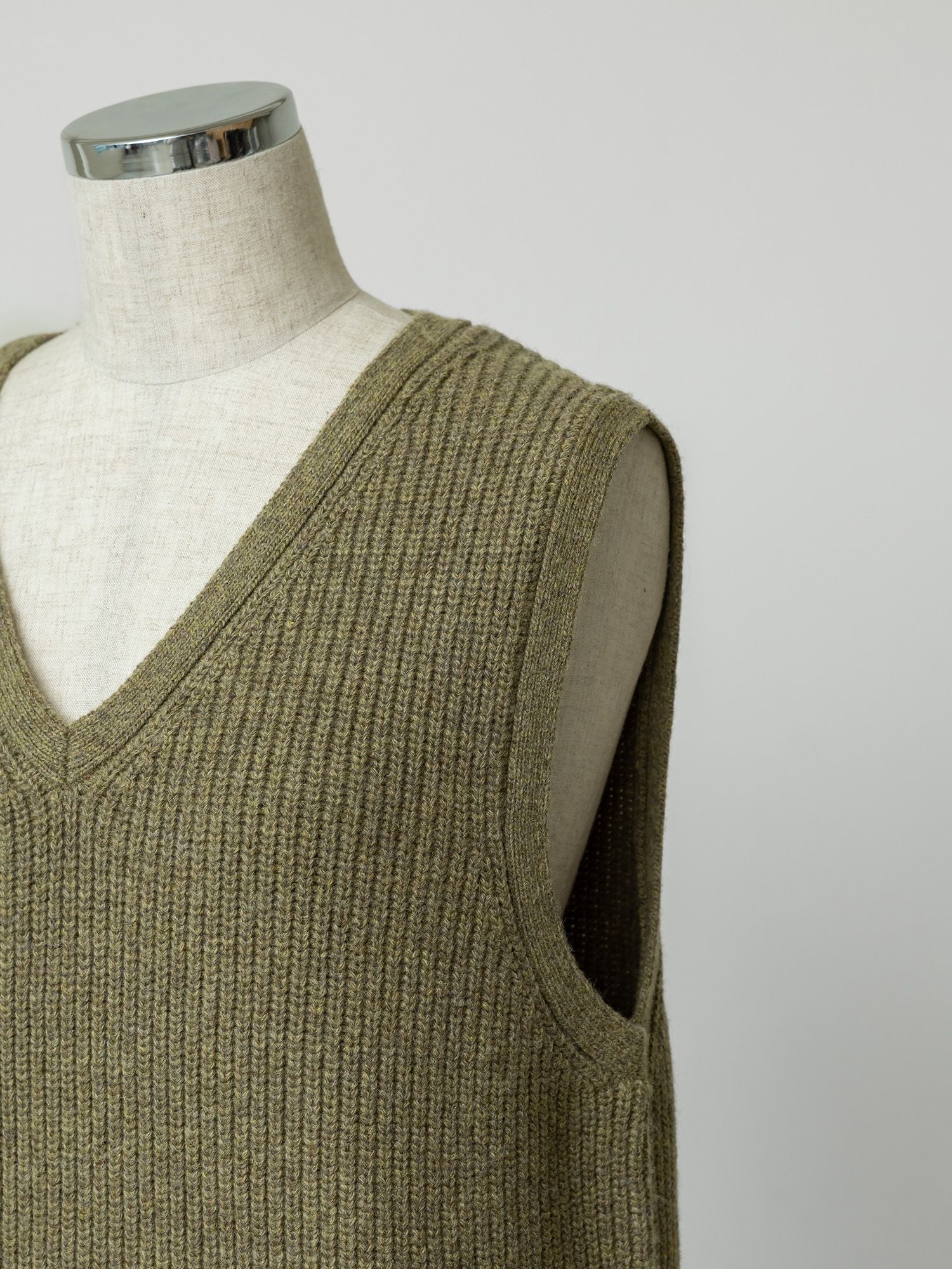 ケープレイヤードVネックベスト