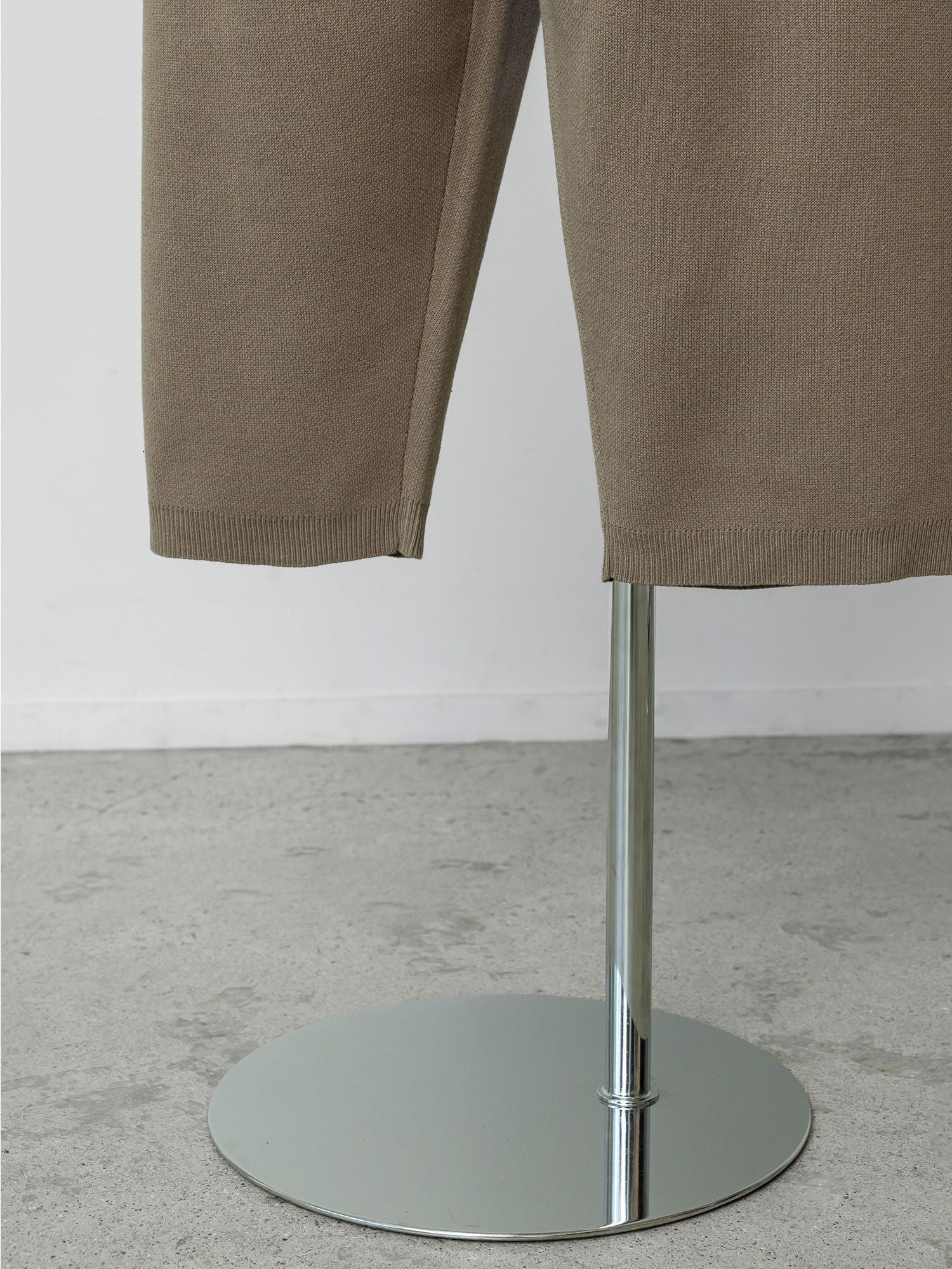 サイドシームレスニットパンツ