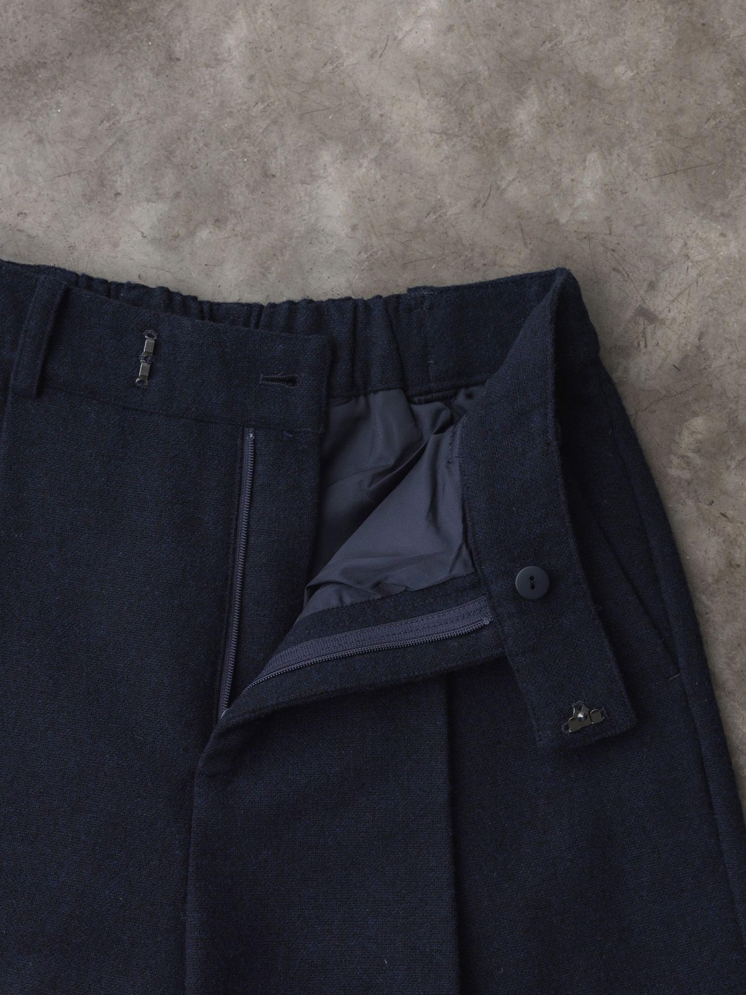 ウールミックスツィードスラックス