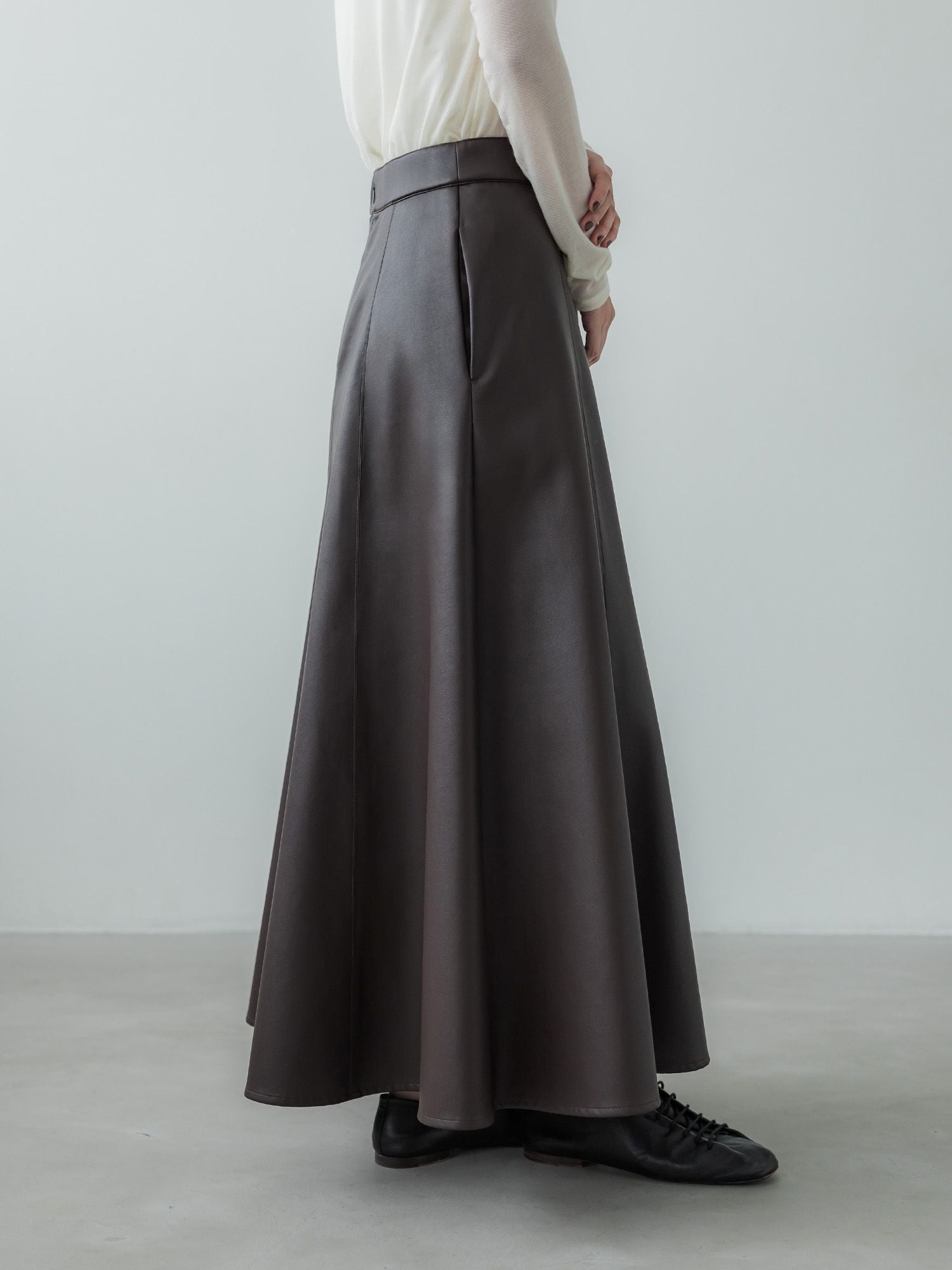 H170 B78 W59 H85 / 着用サイズ : サンプル