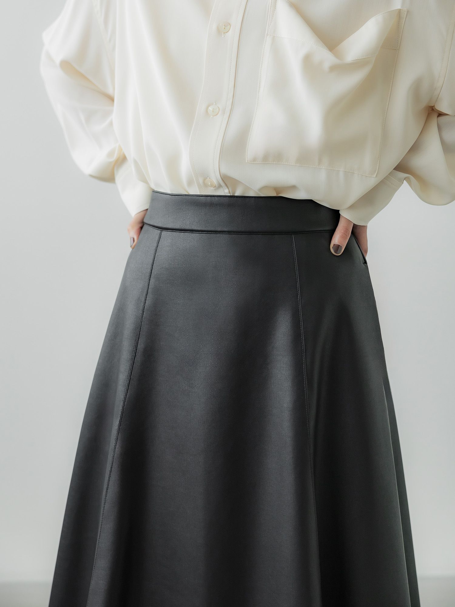 H170 B78 W59 H85 / 着用サイズ : サンプル