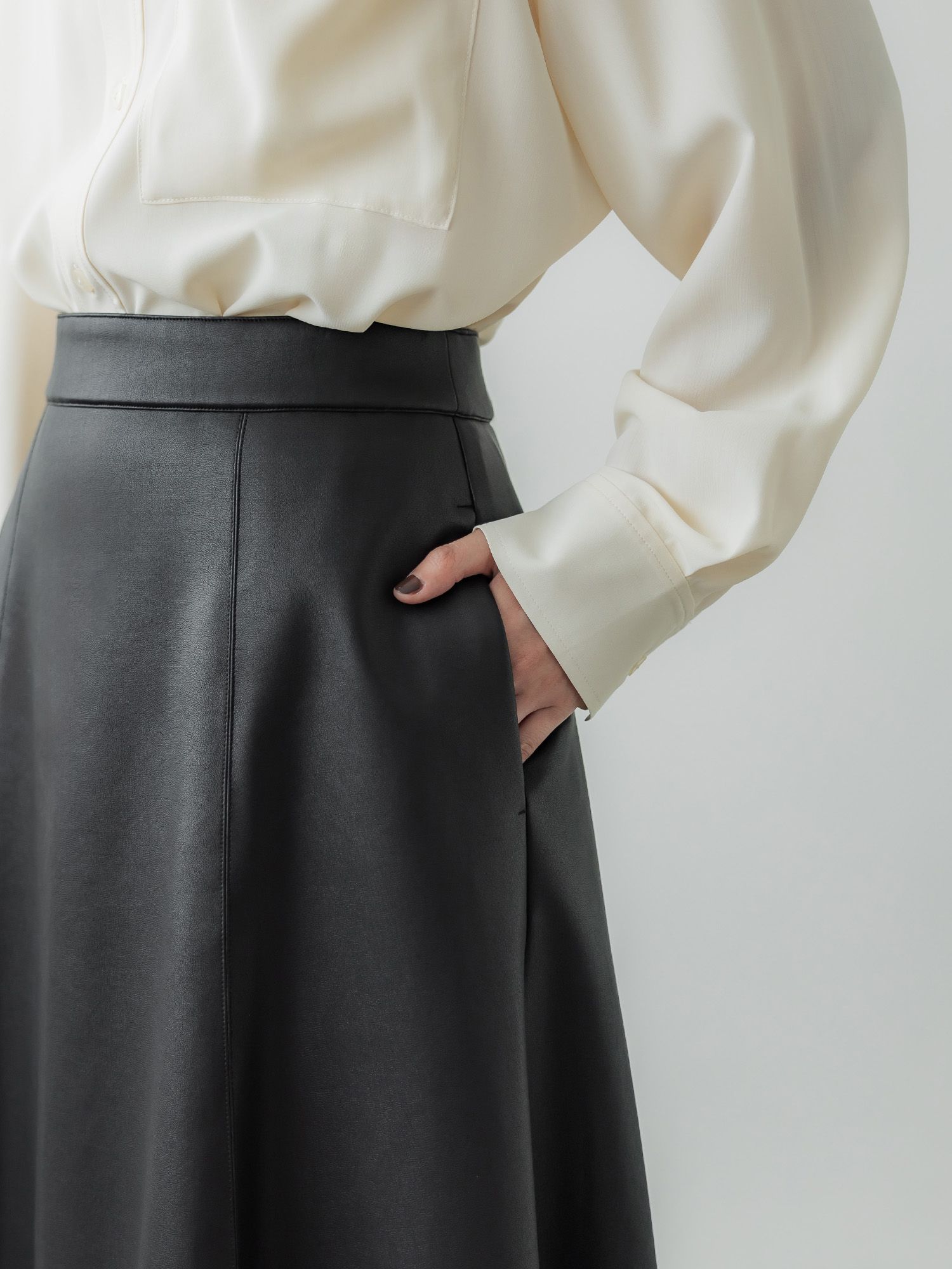 H170 B78 W59 H85 / 着用サイズ : サンプル