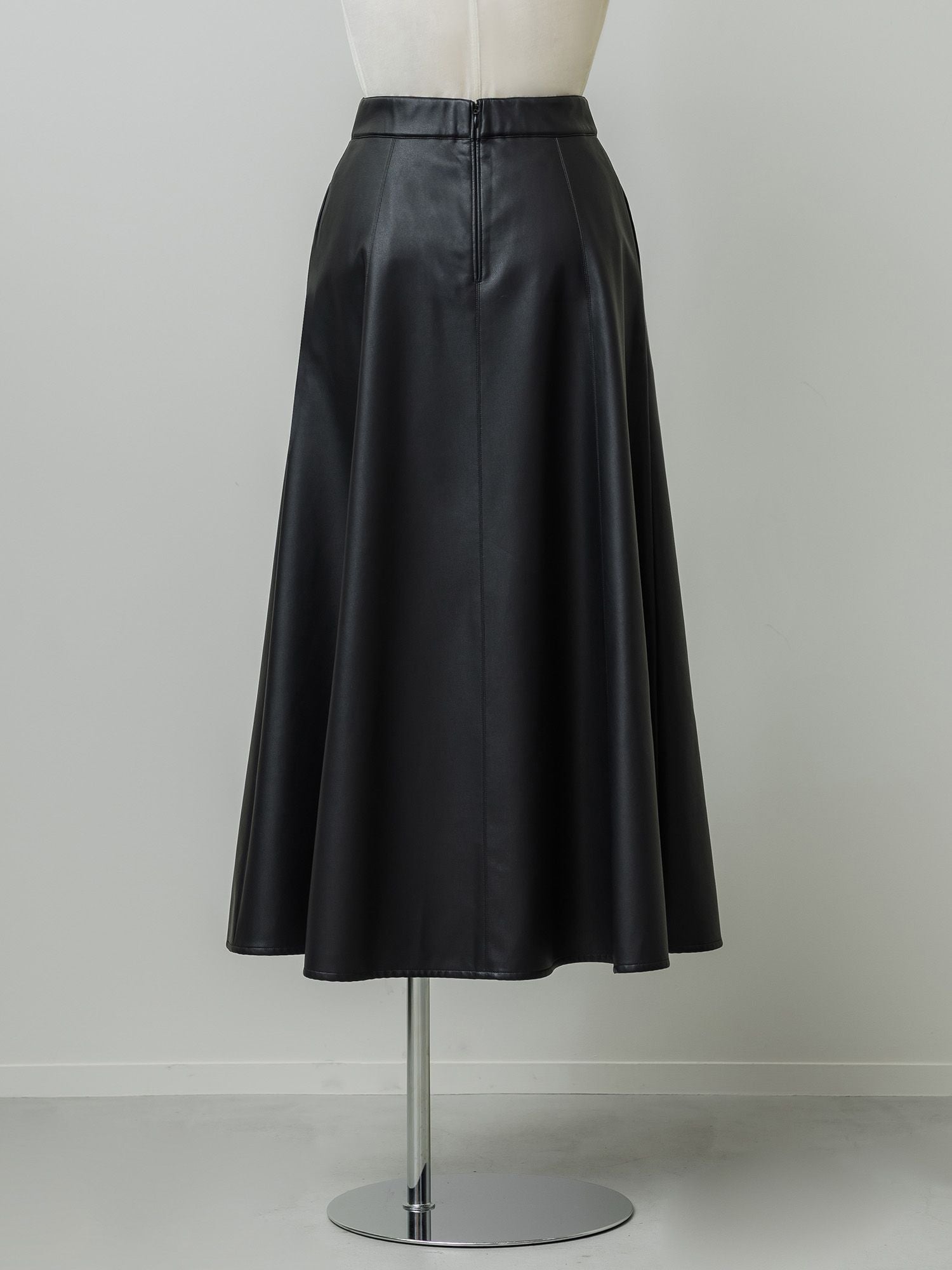 フェイクレザードレープスカート