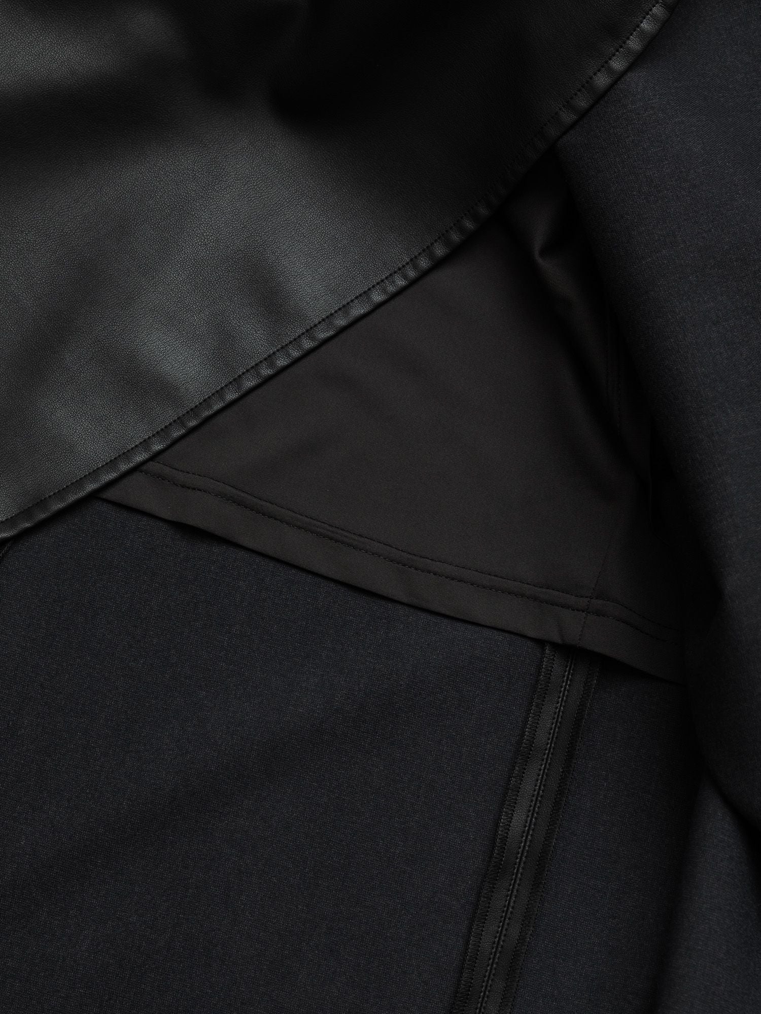 フェイクレザードレープスカート