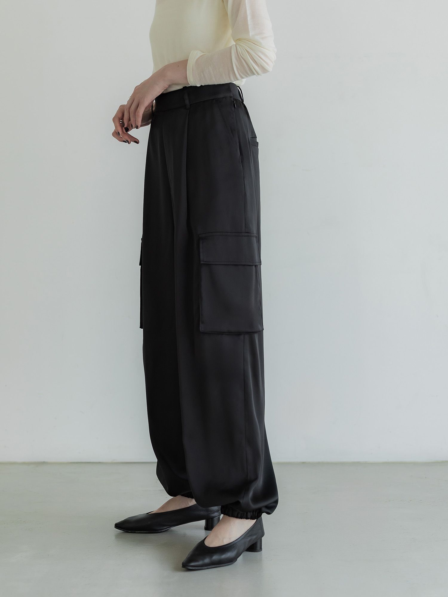 H168 B78 W61 H88 / 着用サイズ : サンプル