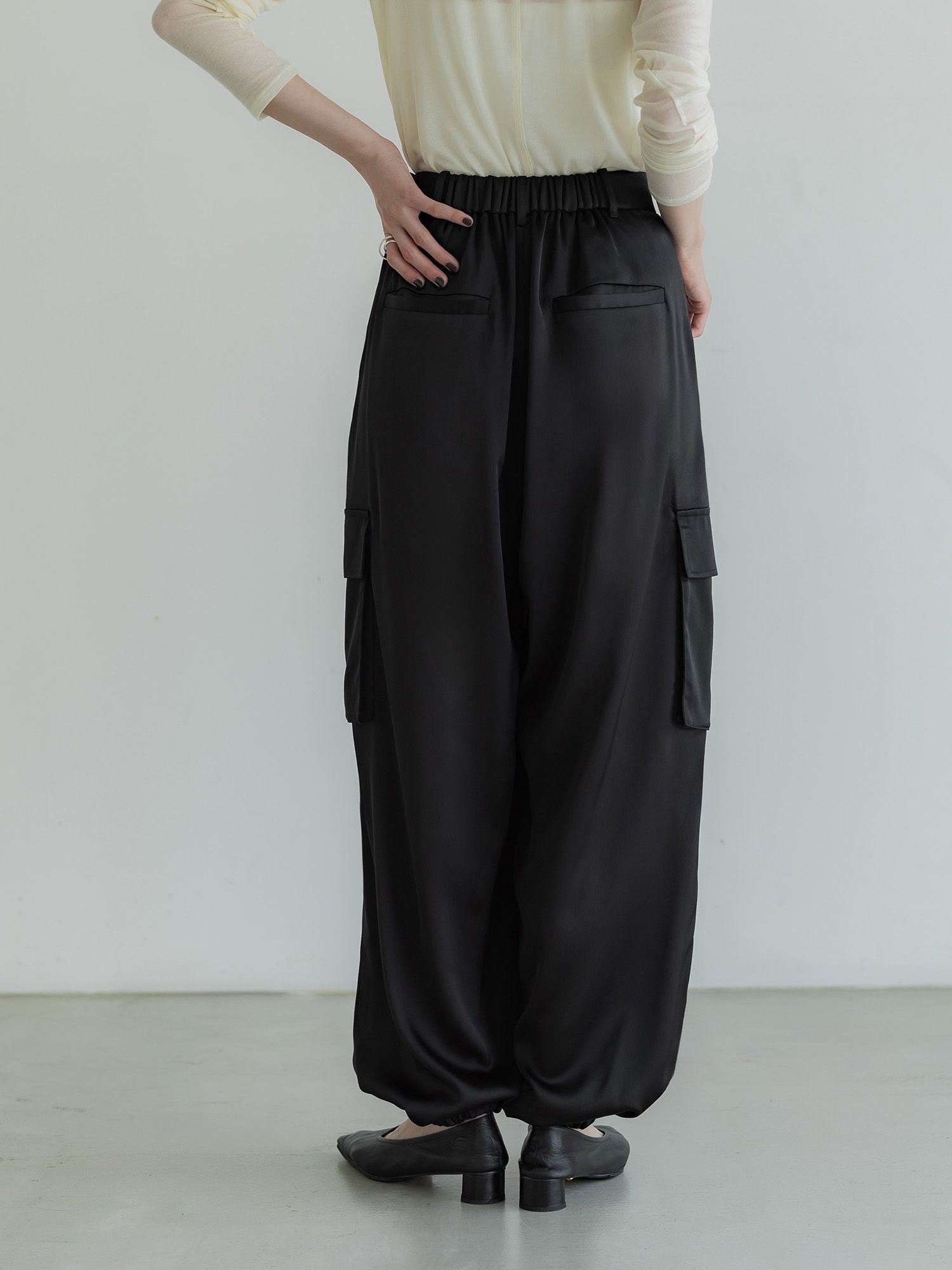 H168 B78 W61 H88 / 着用サイズ : サンプル