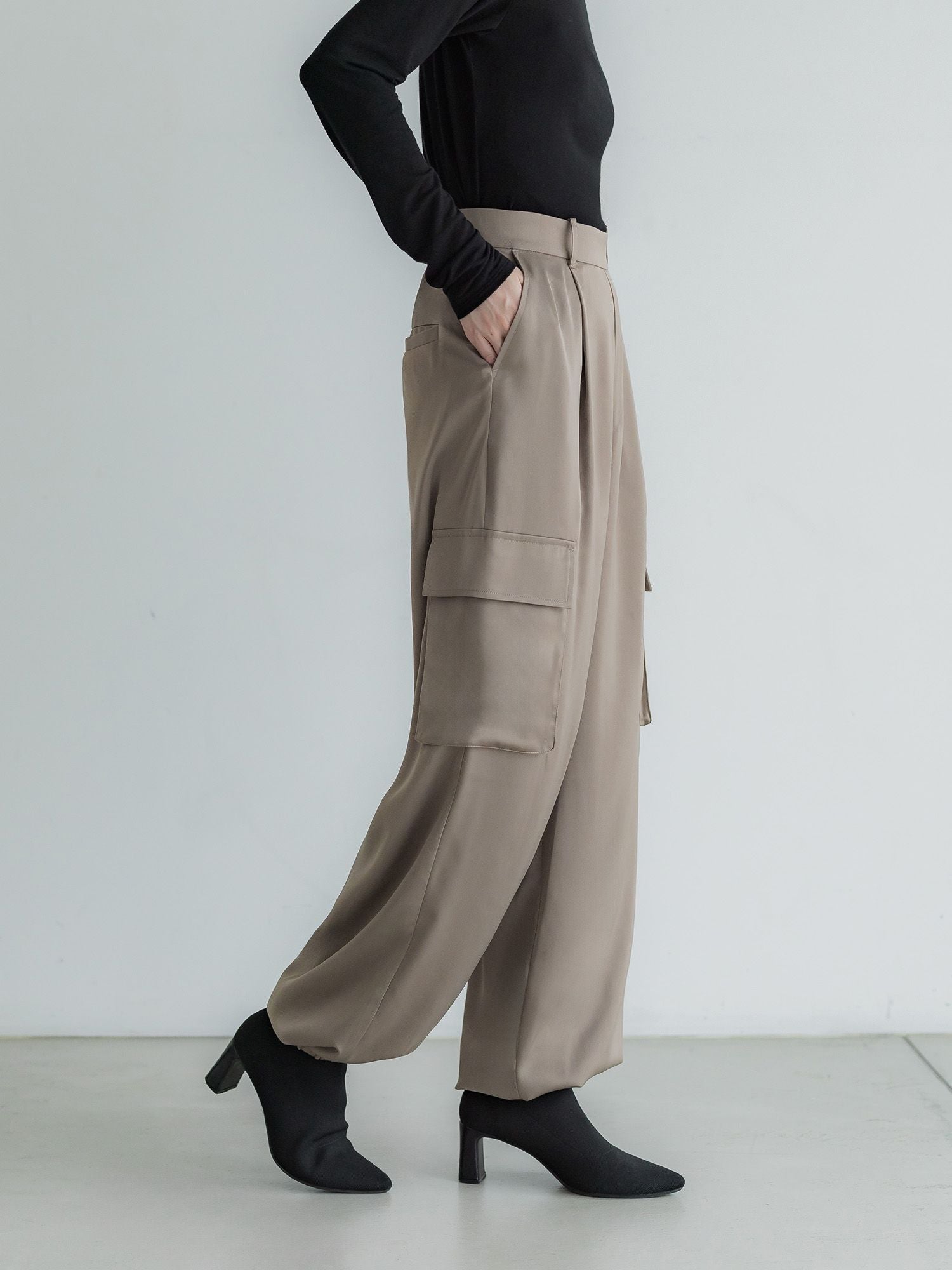 H168 B78 W61 H88 / 着用サイズ : サンプル