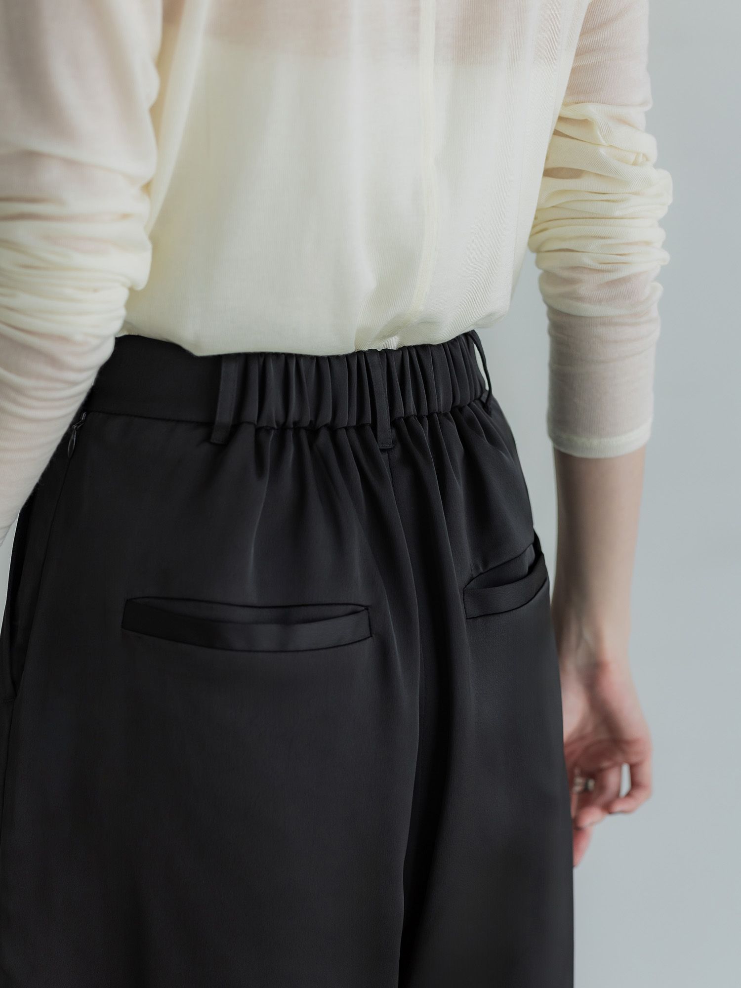 H168 B78 W61 H88 / 着用サイズ : サンプル