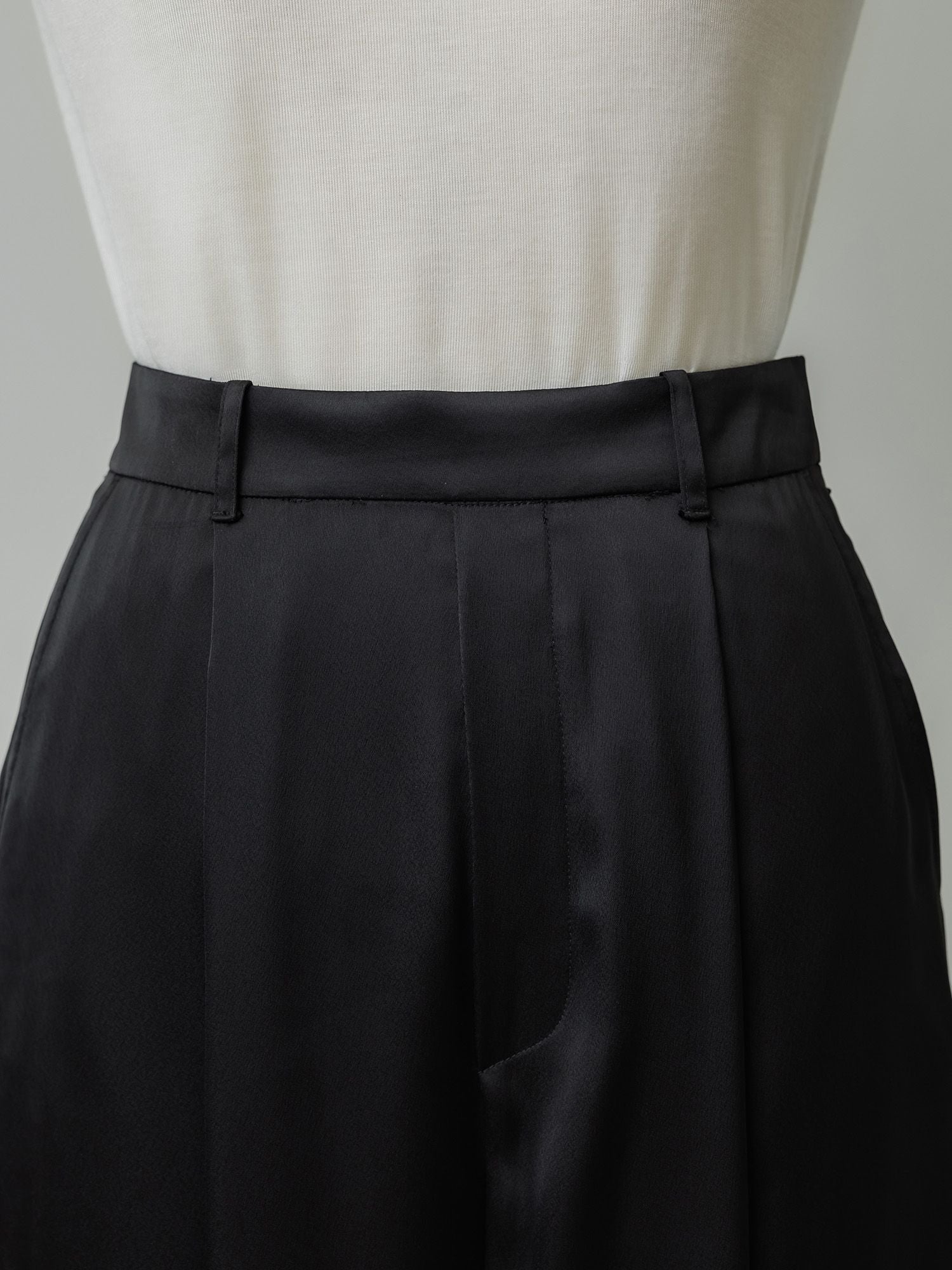 マットサテンカーゴパンツ