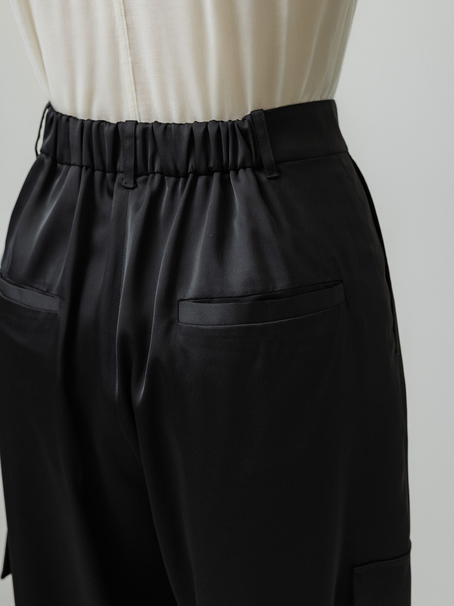 マットサテンカーゴパンツ