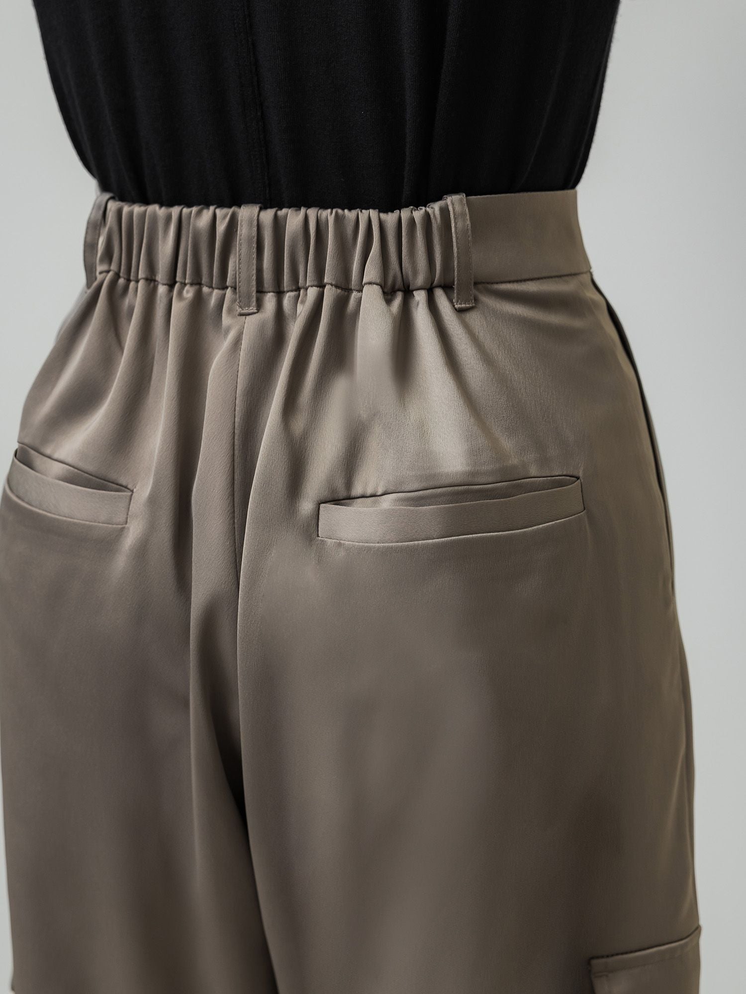 マットサテンカーゴパンツ