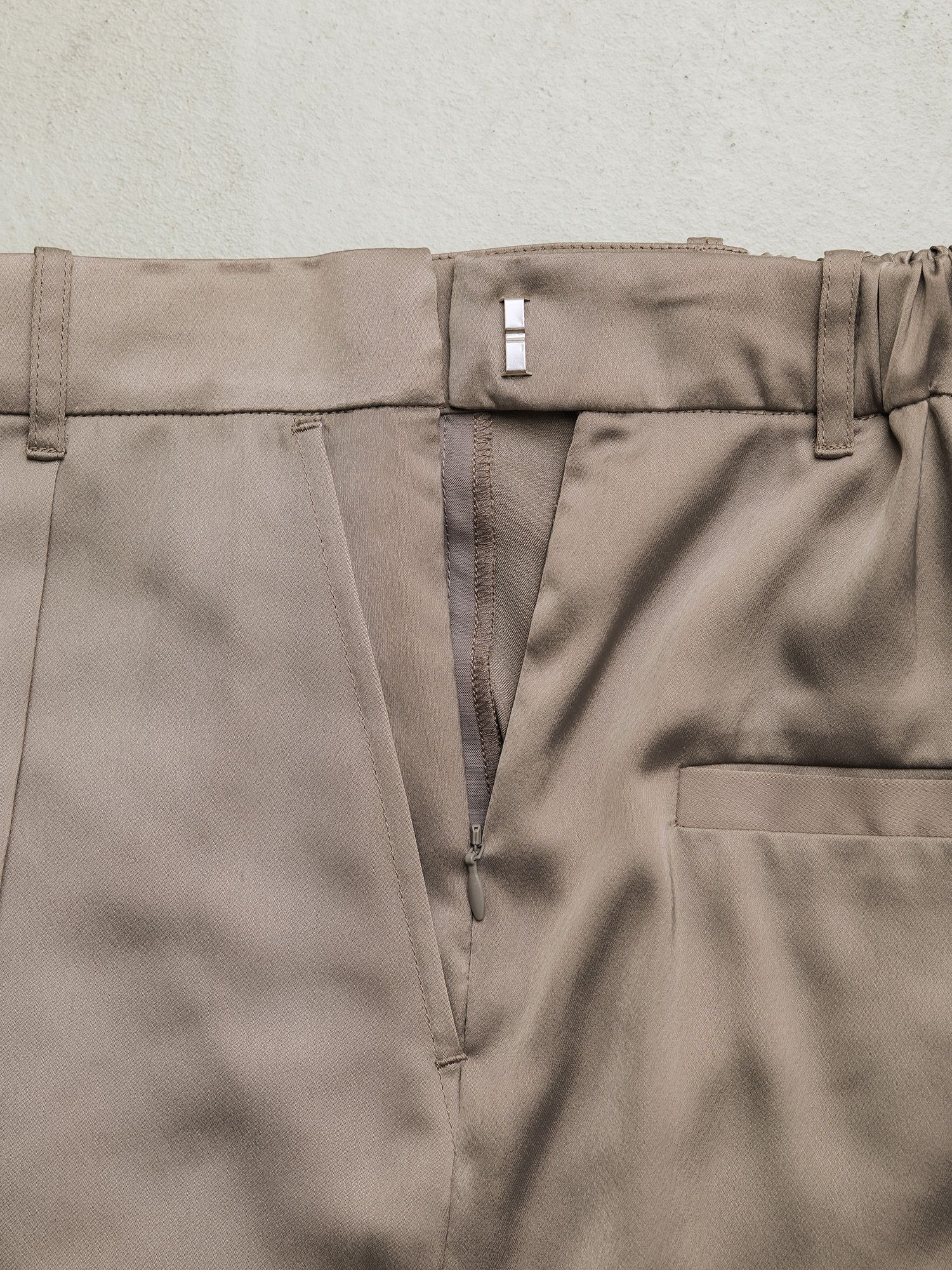 マットサテンカーゴパンツ