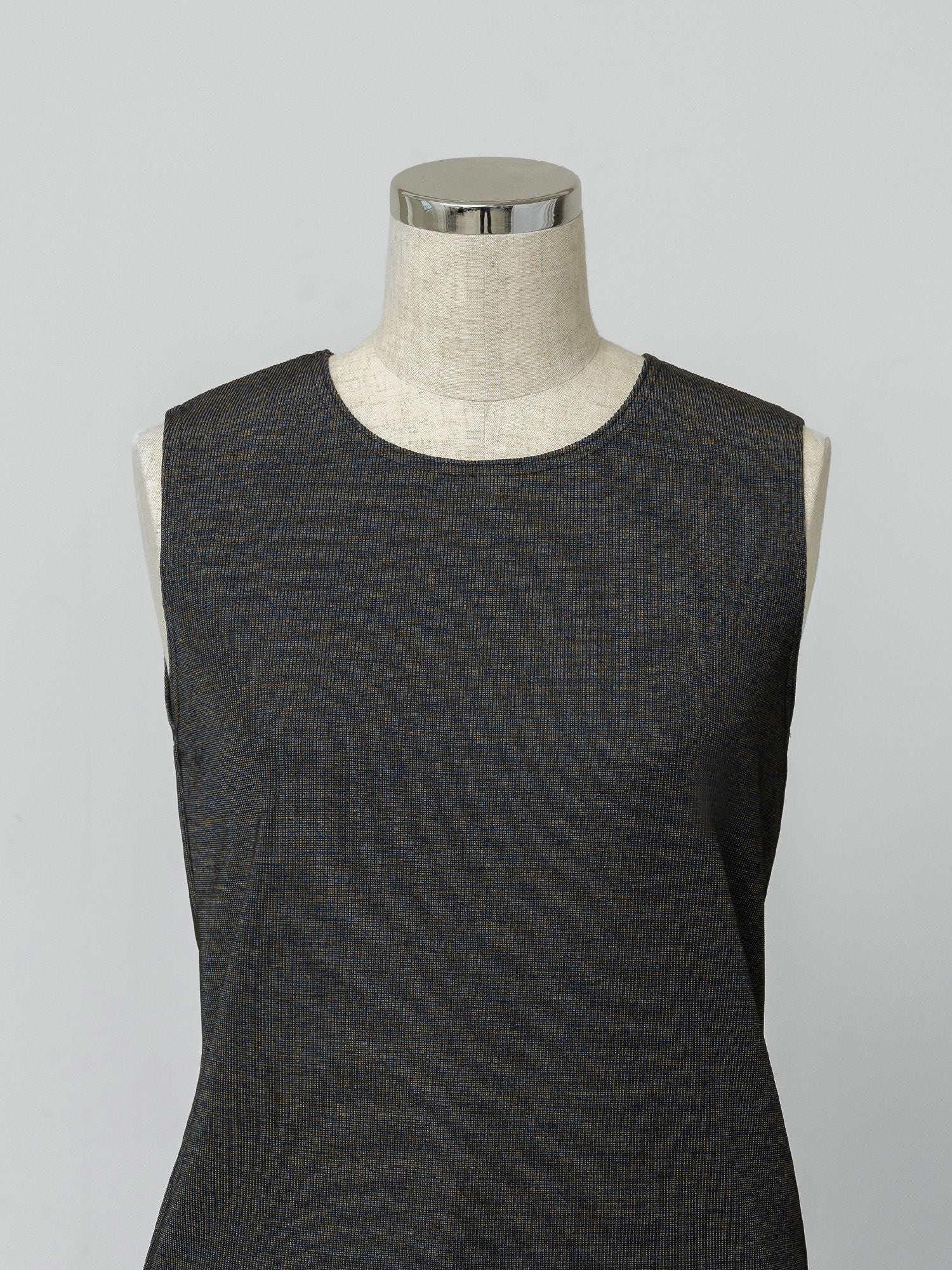 マルチカラーノースリーブトップス