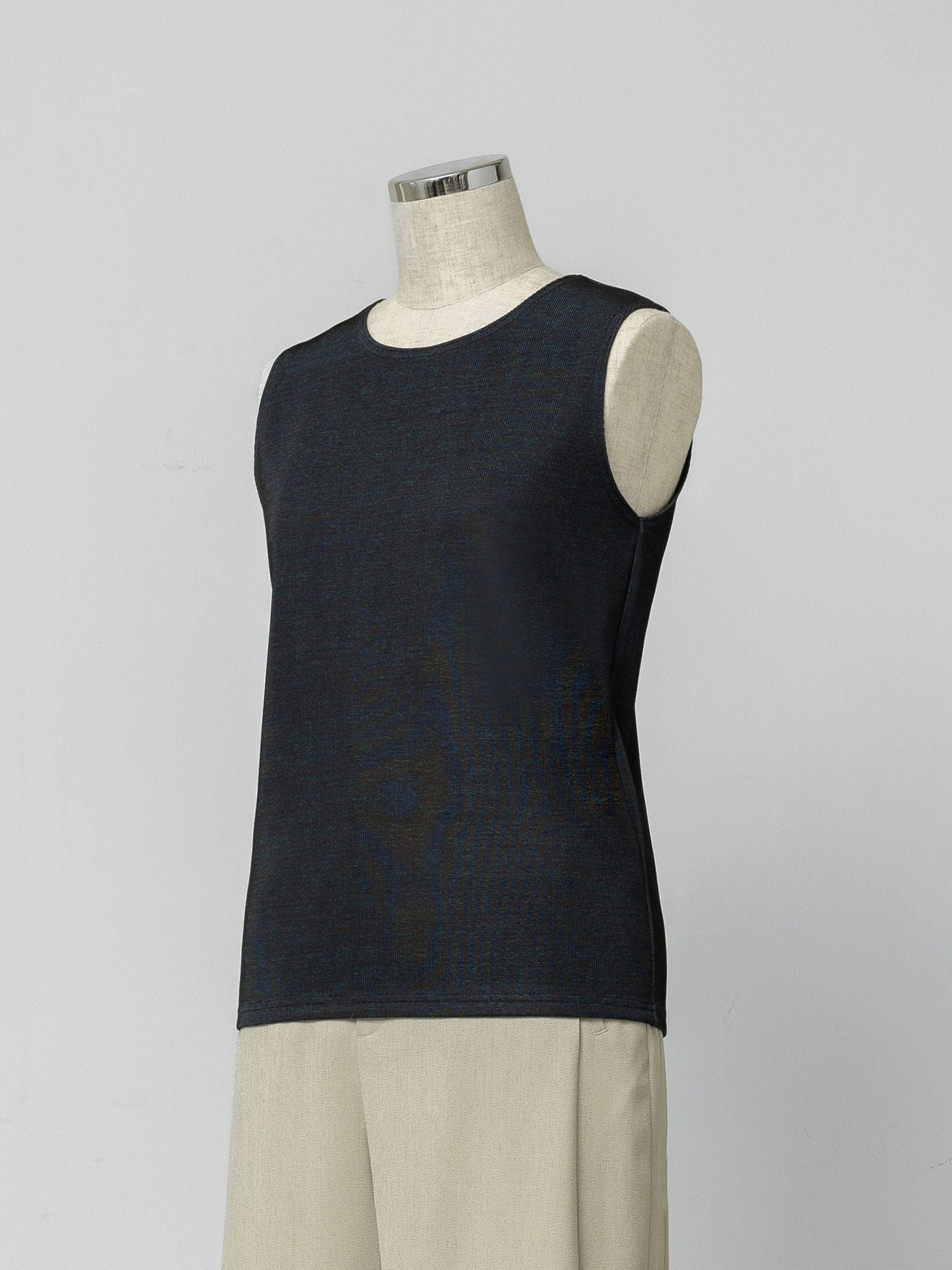 マルチカラーノースリーブトップス