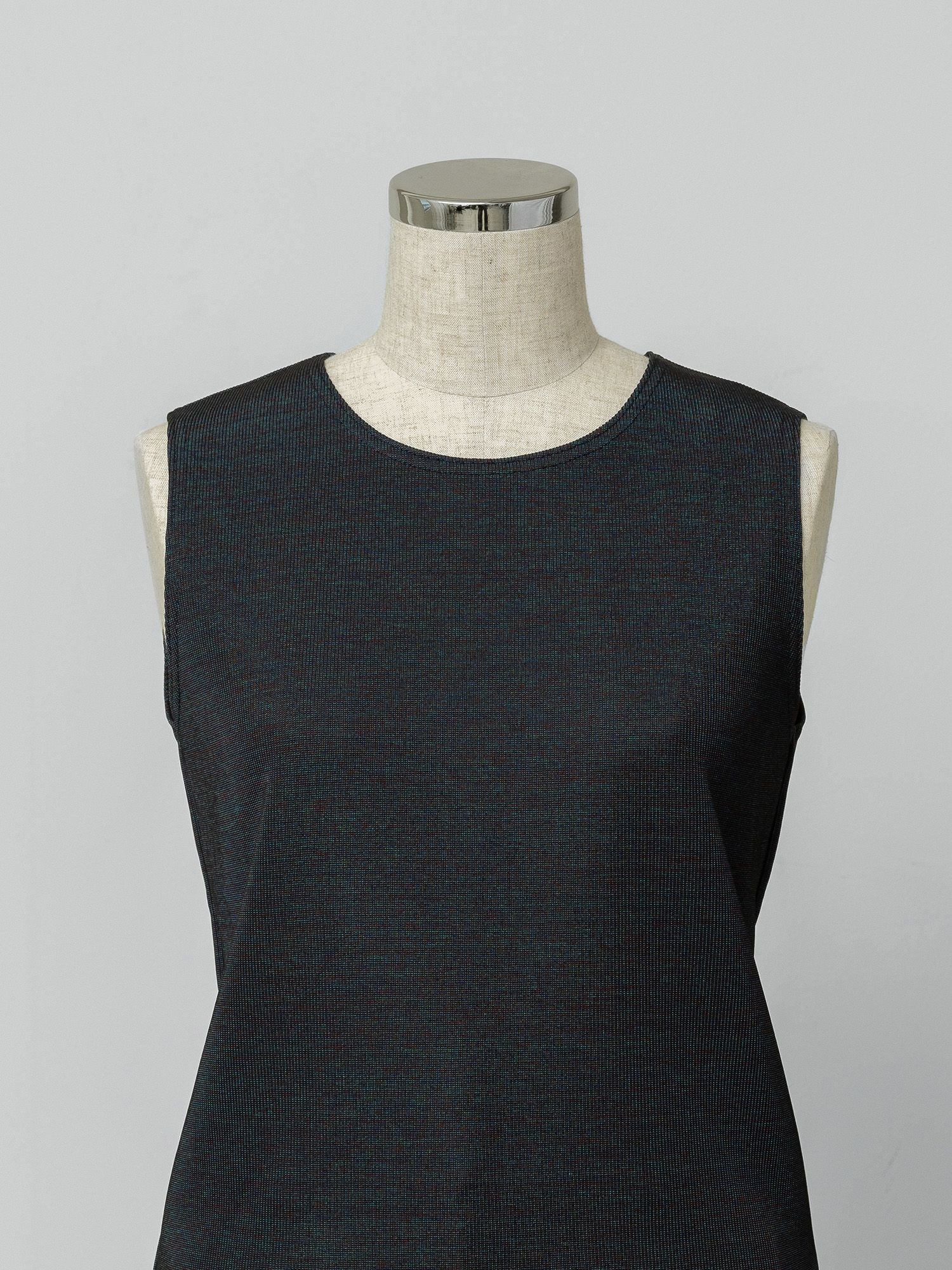 マルチカラーノースリーブトップス