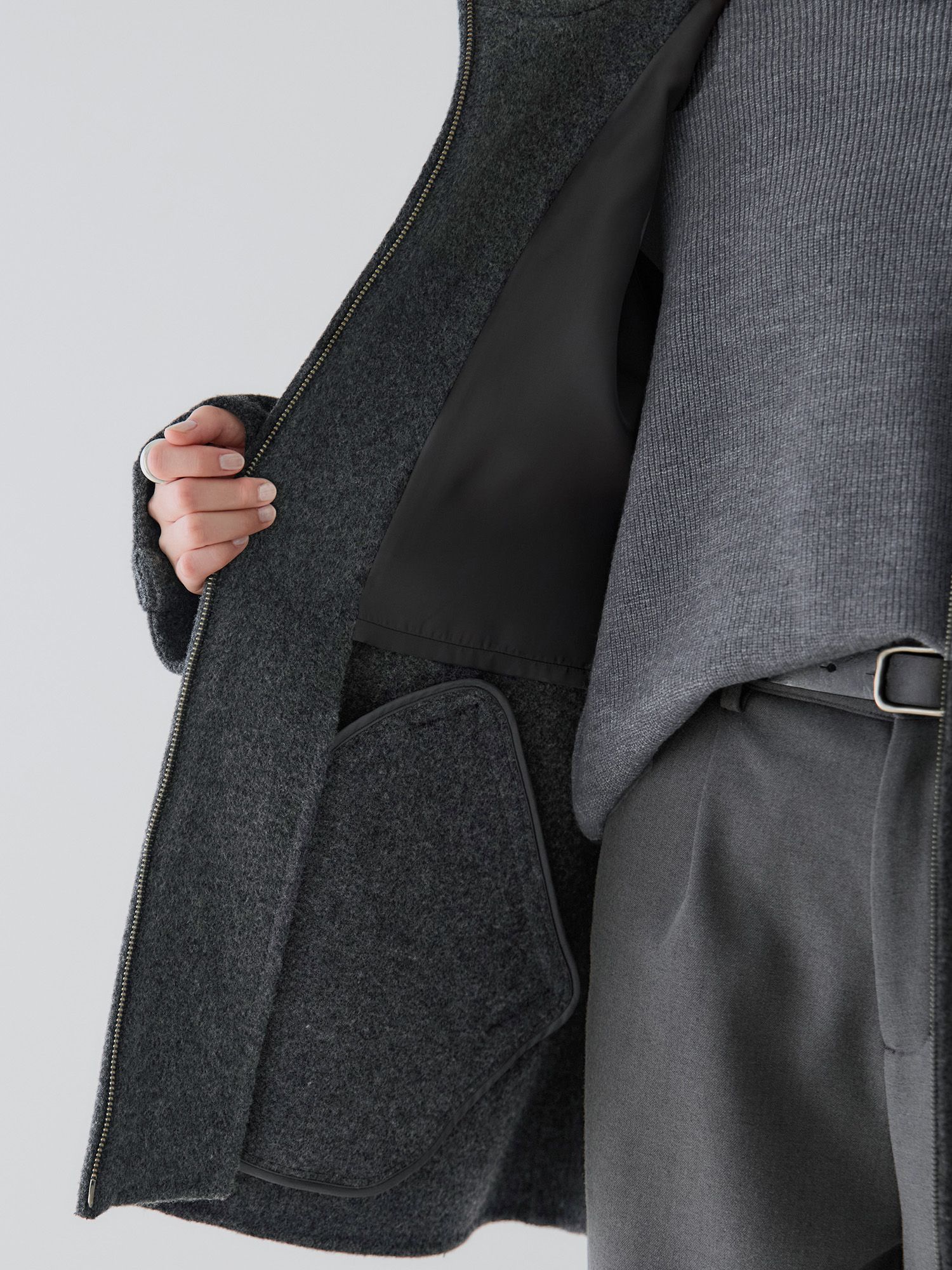 H168 B77 W60 H86 / 着用サイズ : size3