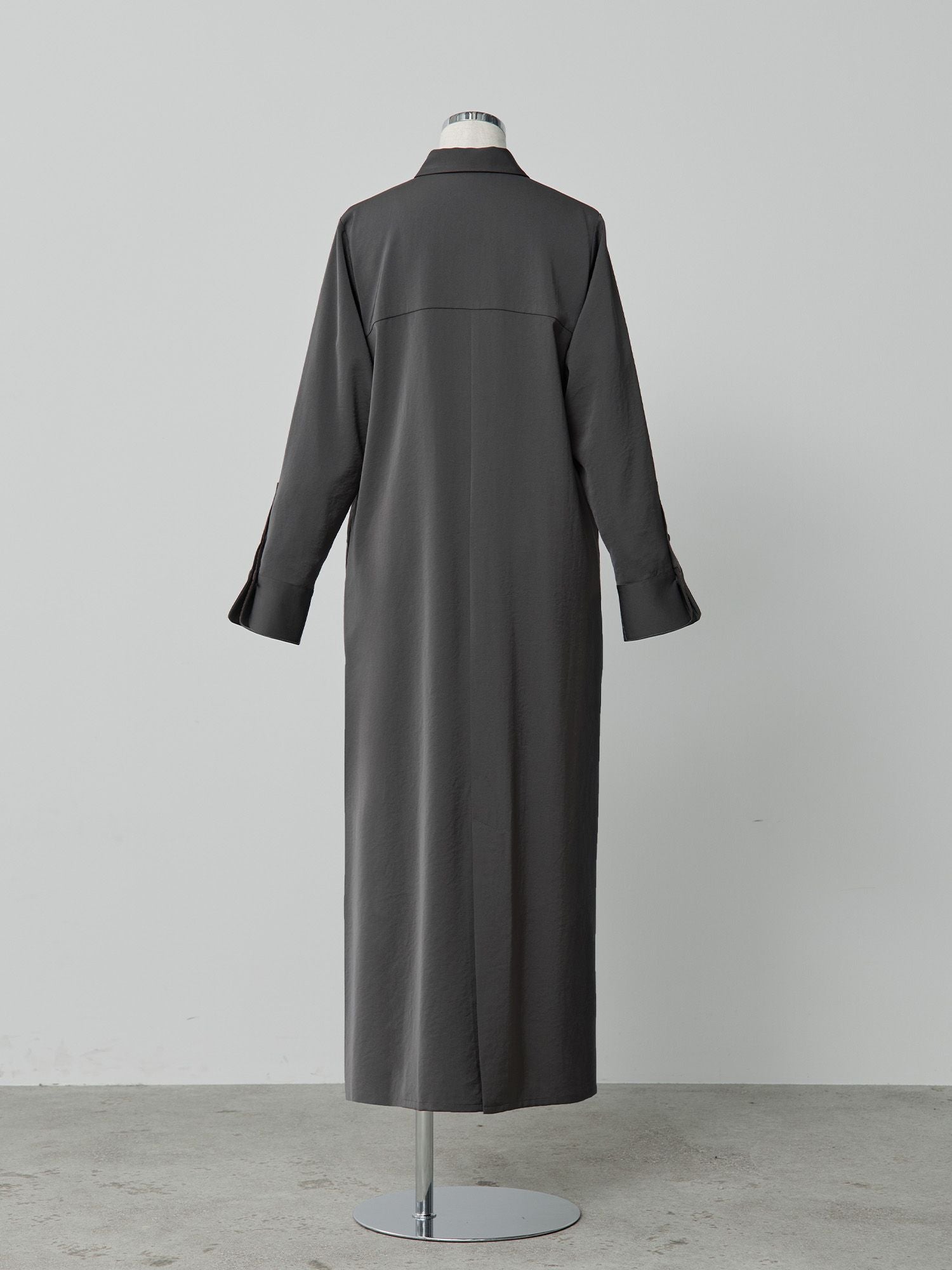 サテンドレープシャツワンピース