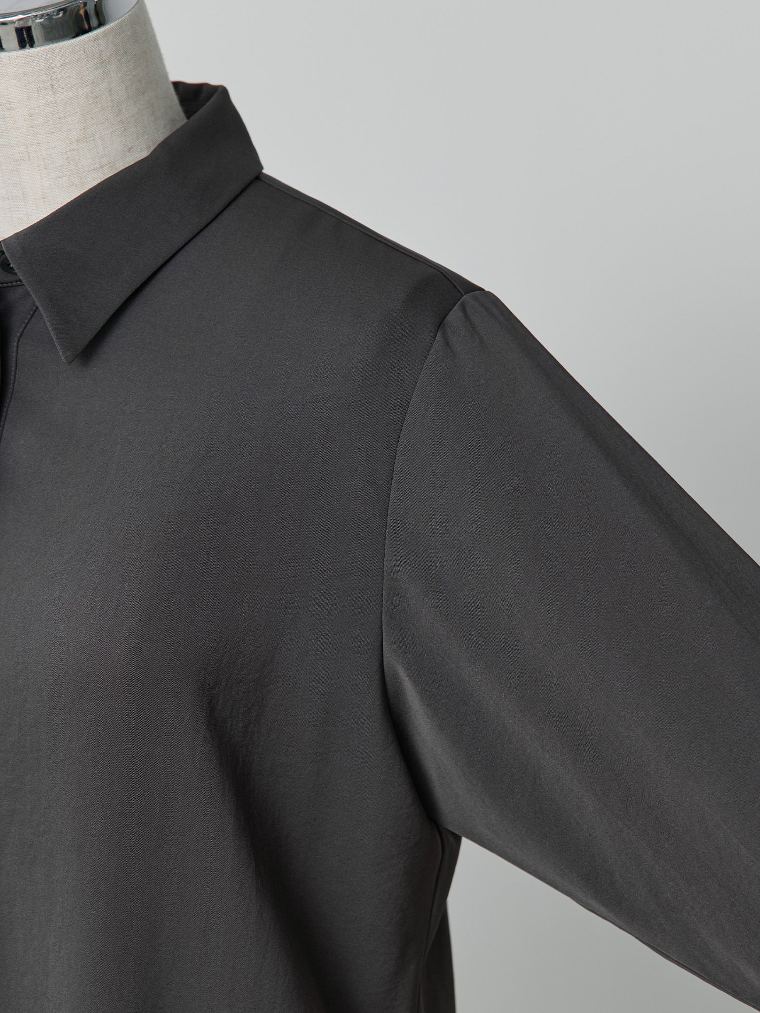 サテンドレープシャツワンピース