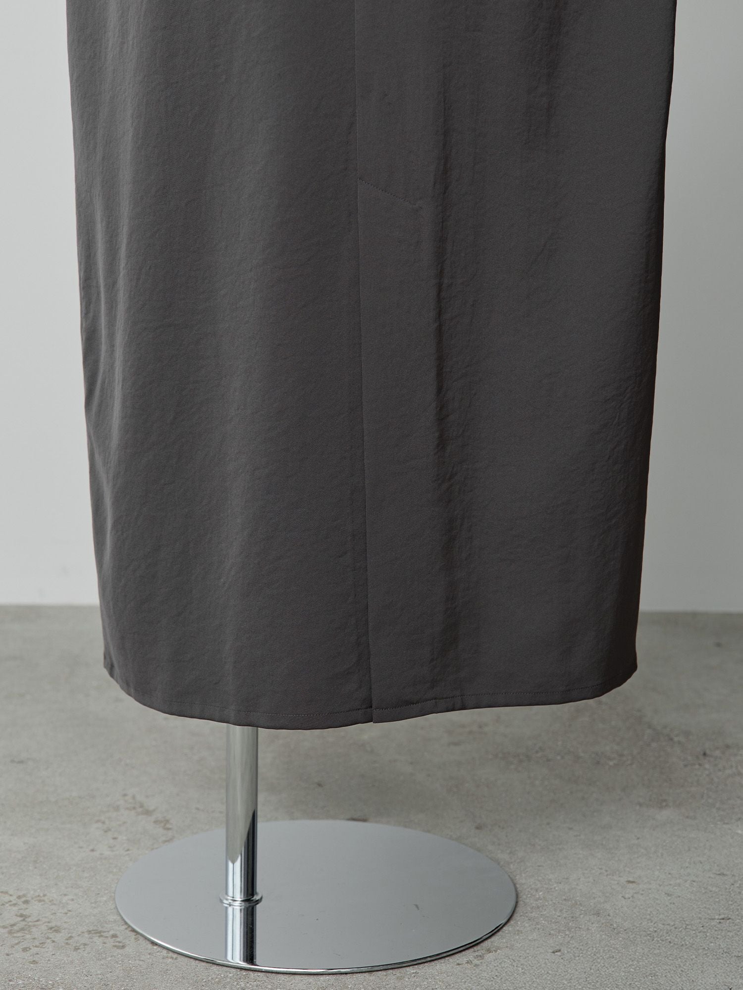 サテンドレープシャツワンピース