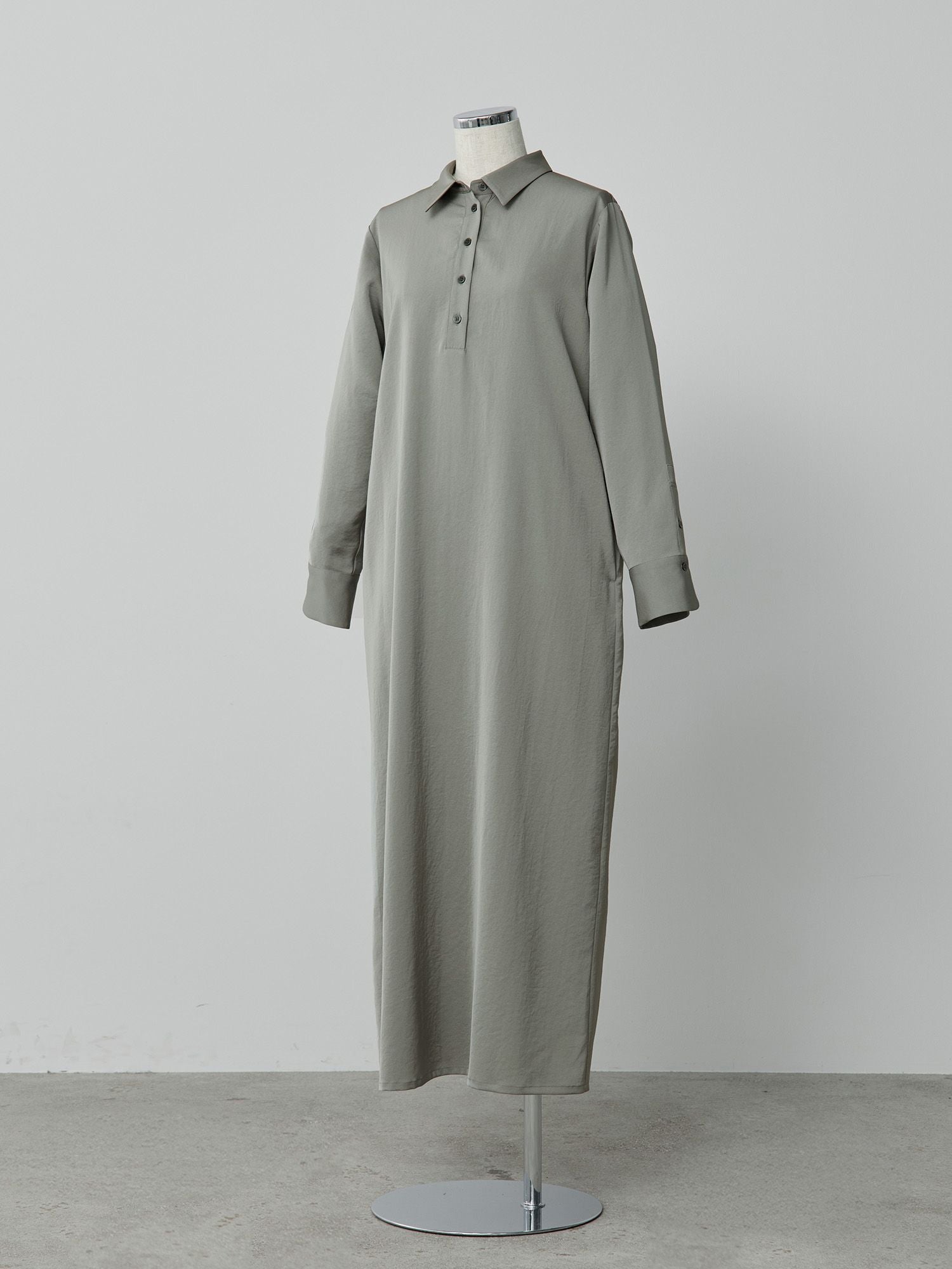 サテンドレープシャツワンピース