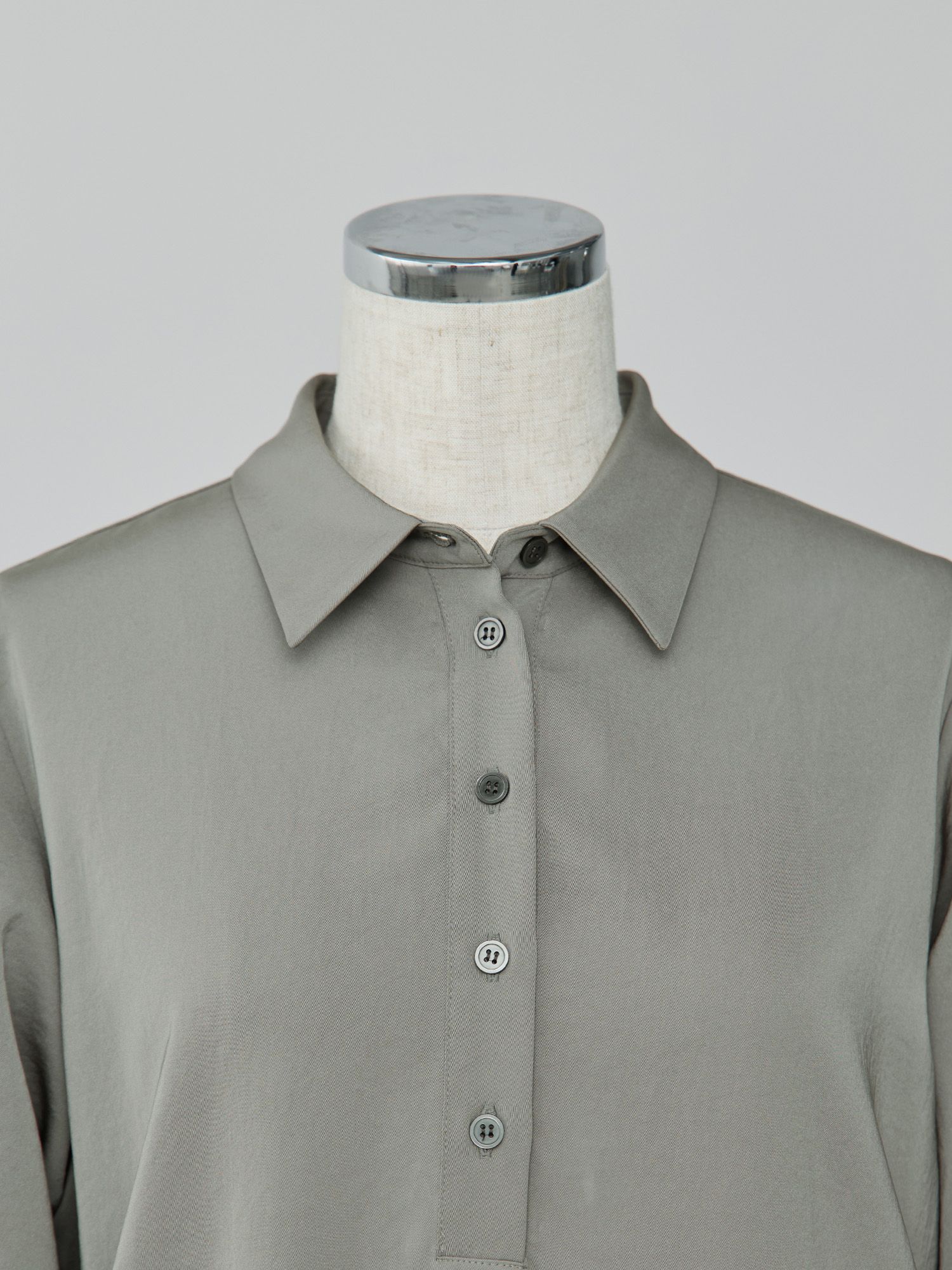 サテンドレープシャツワンピース