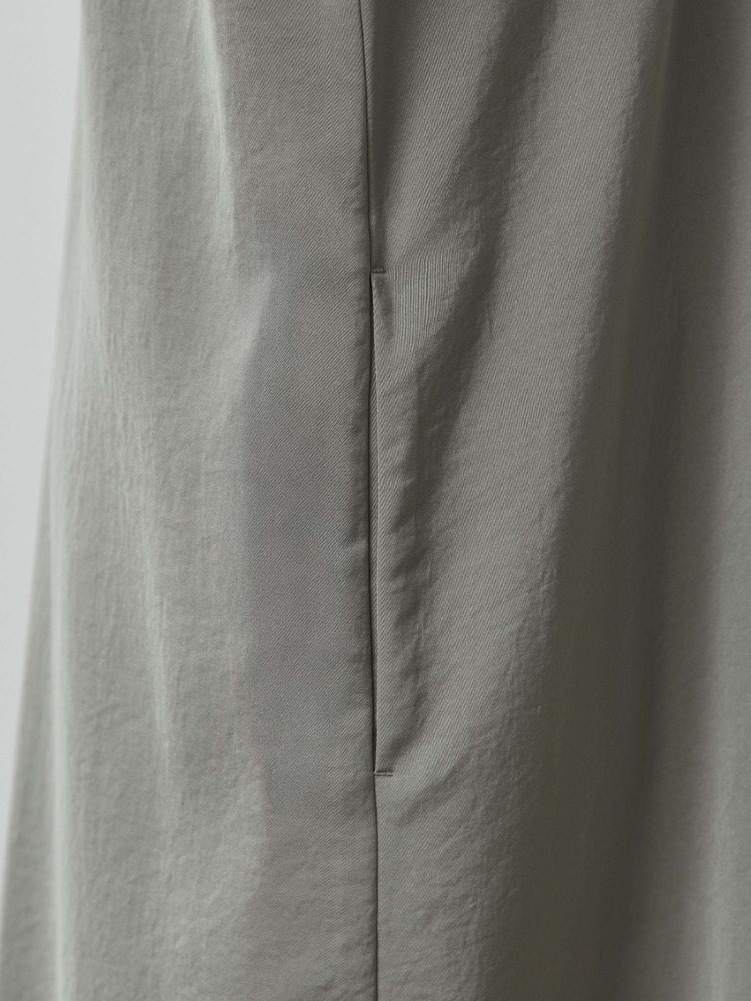 サテンドレープシャツワンピース