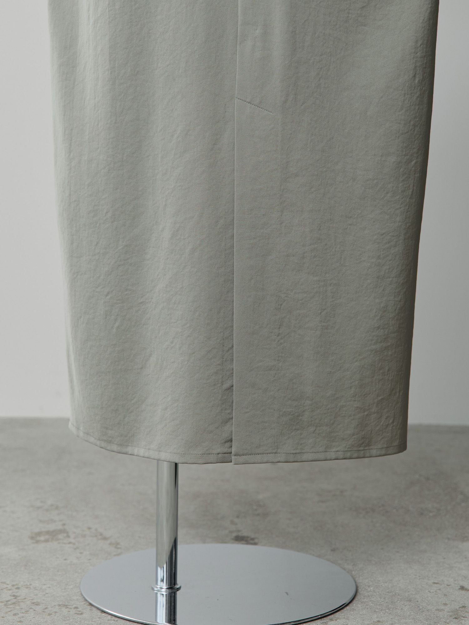 サテンドレープシャツワンピース