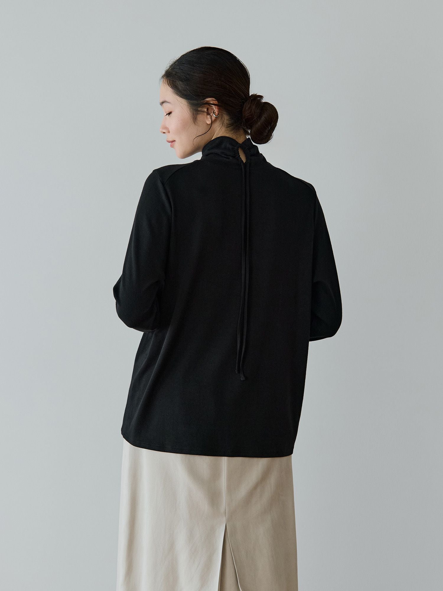 H168 B77 W60 H86 / 着用サイズ : size2