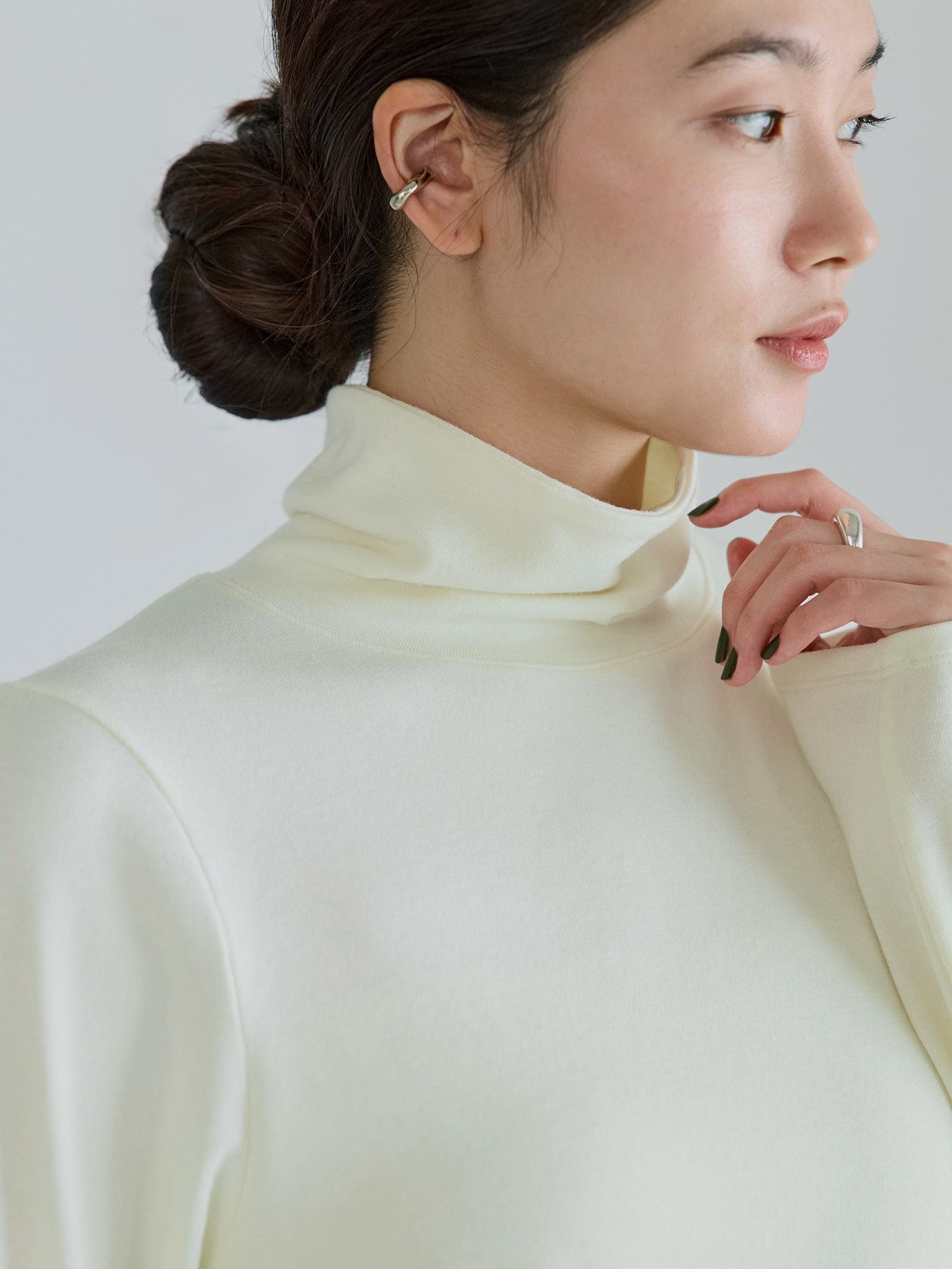 H168 B77 W60 H86 / 着用サイズ : size2