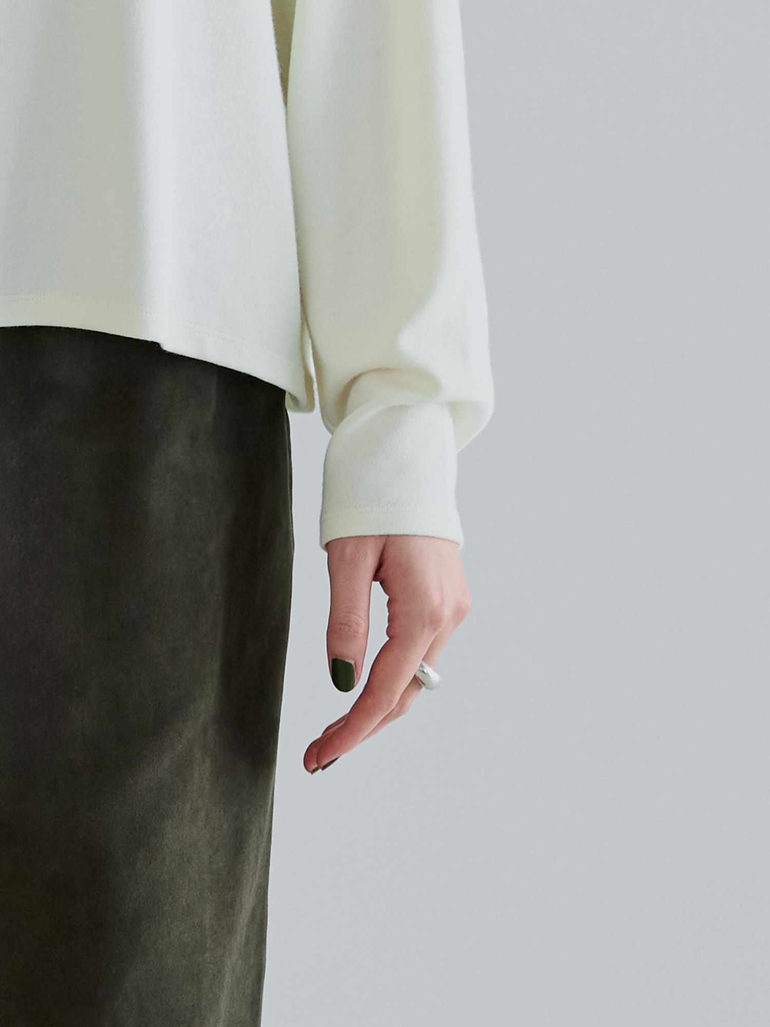 H168 B77 W60 H86 / 着用サイズ : size2