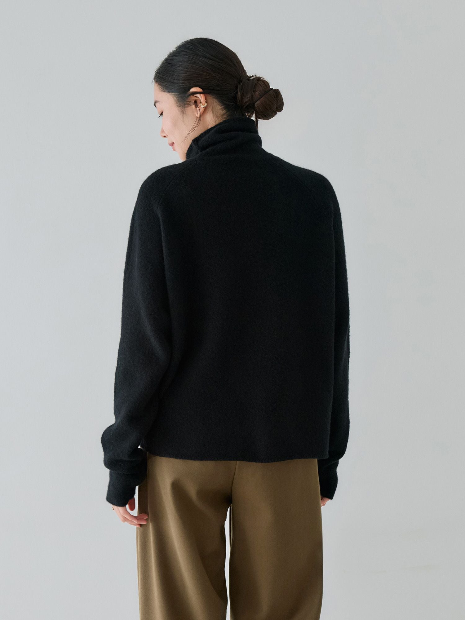 H168 B77 W60 H86 / 着用サイズ : size3