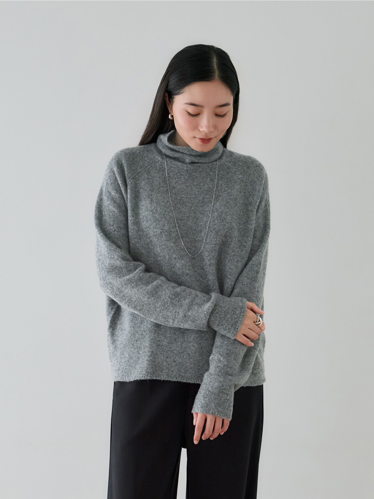 H168 B77 W60 H86 / 着用サイズ : size3