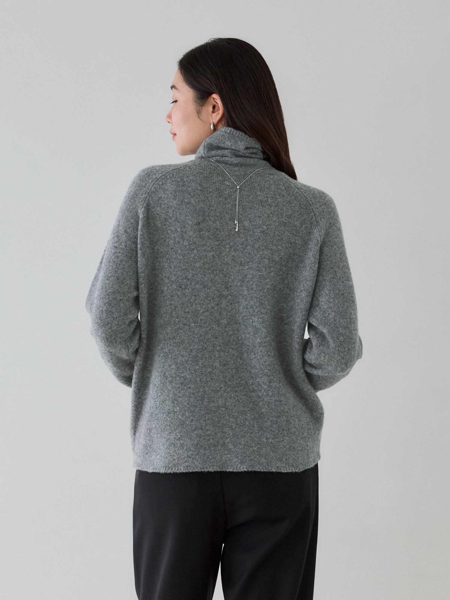 H168 B77 W60 H86 / 着用サイズ : size3