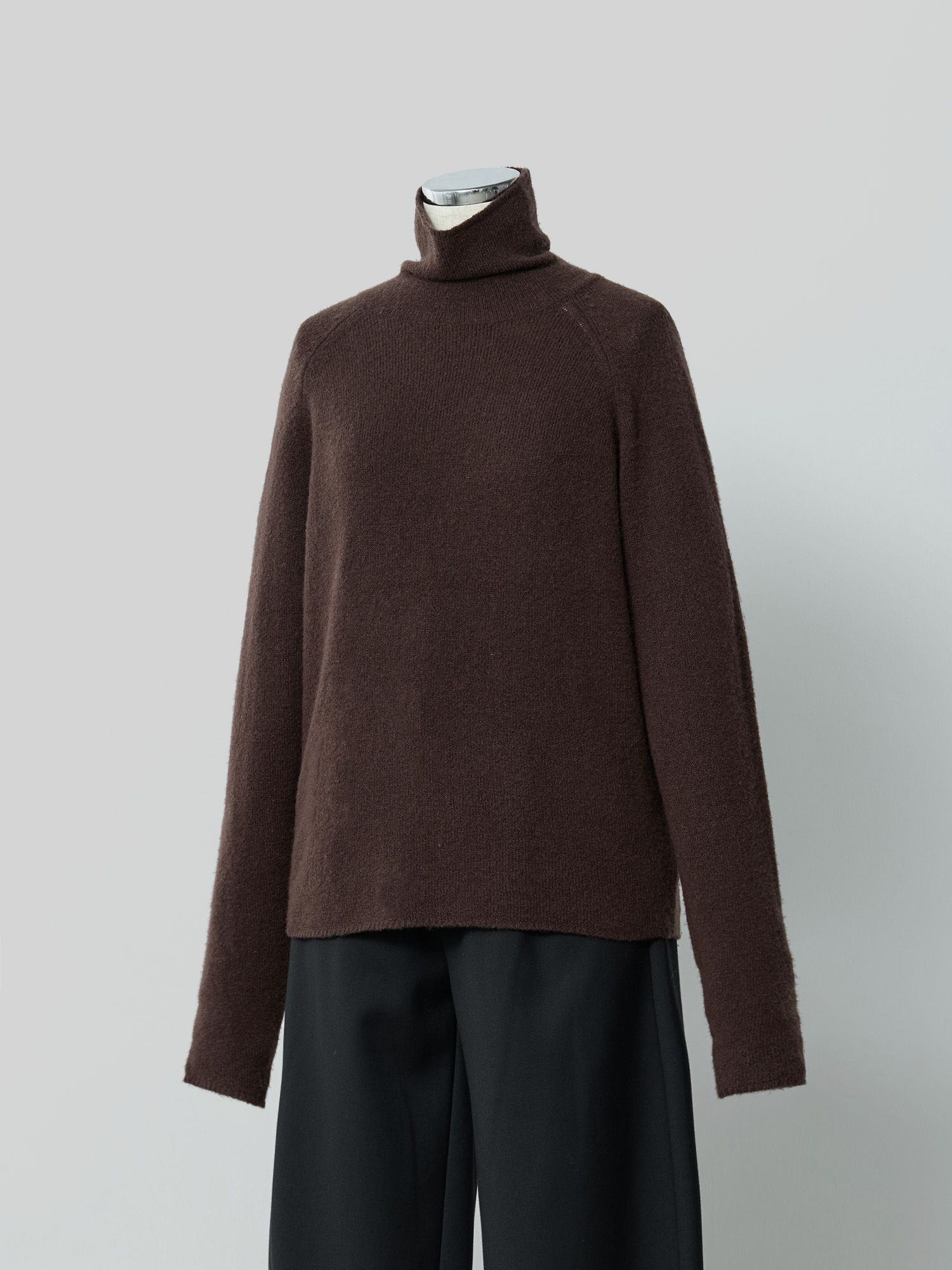 ウールリヨセルハイネックニット