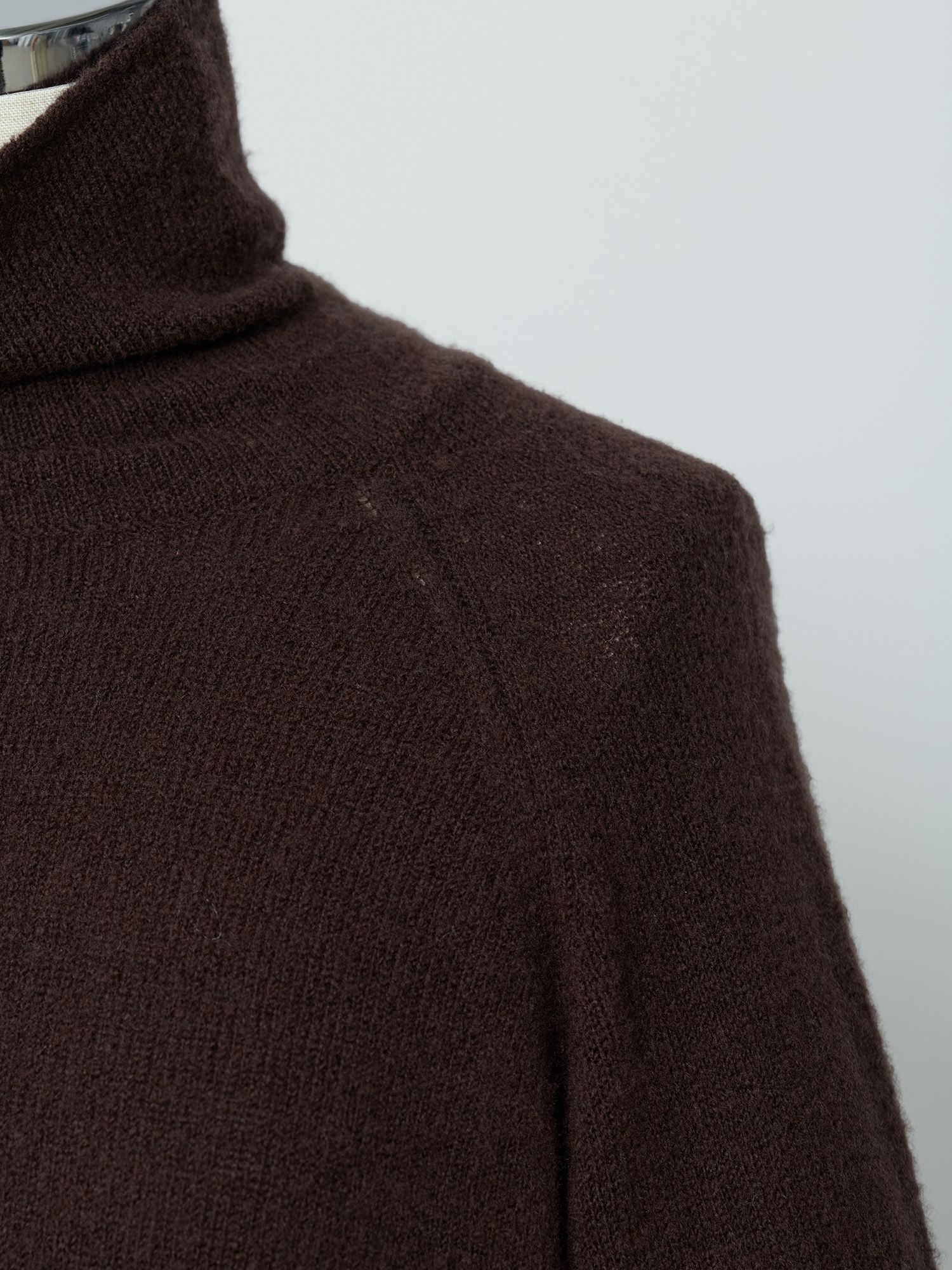 ウールリヨセルハイネックニット