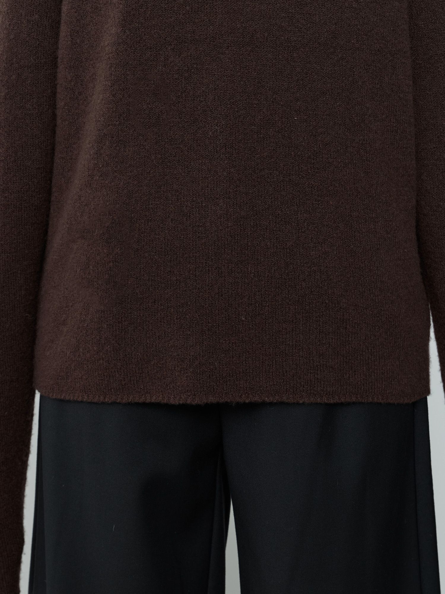 ウールリヨセルハイネックニット