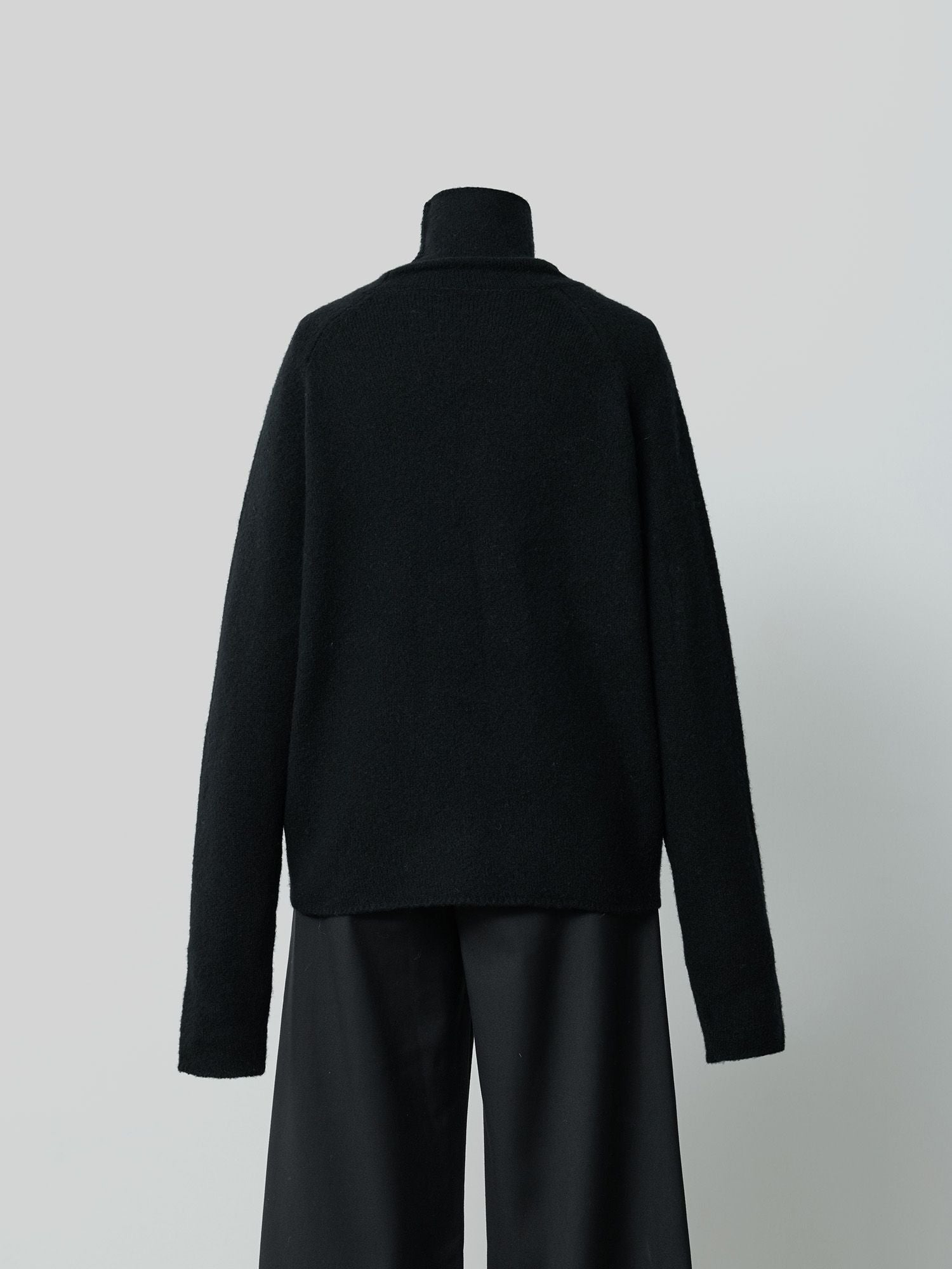 ウールリヨセルハイネックニット