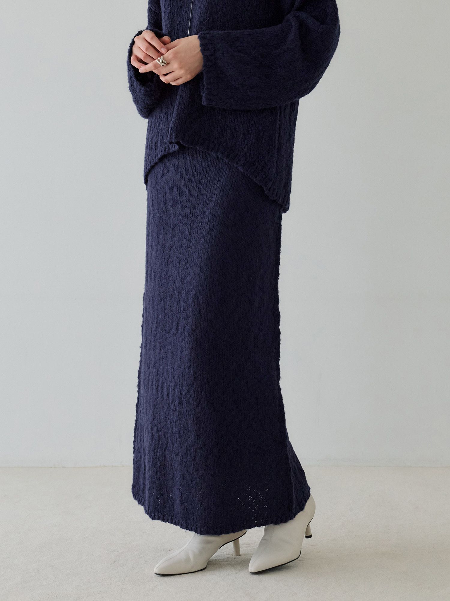 H168 B77 W60 H86 / 着用サイズ : サンプル