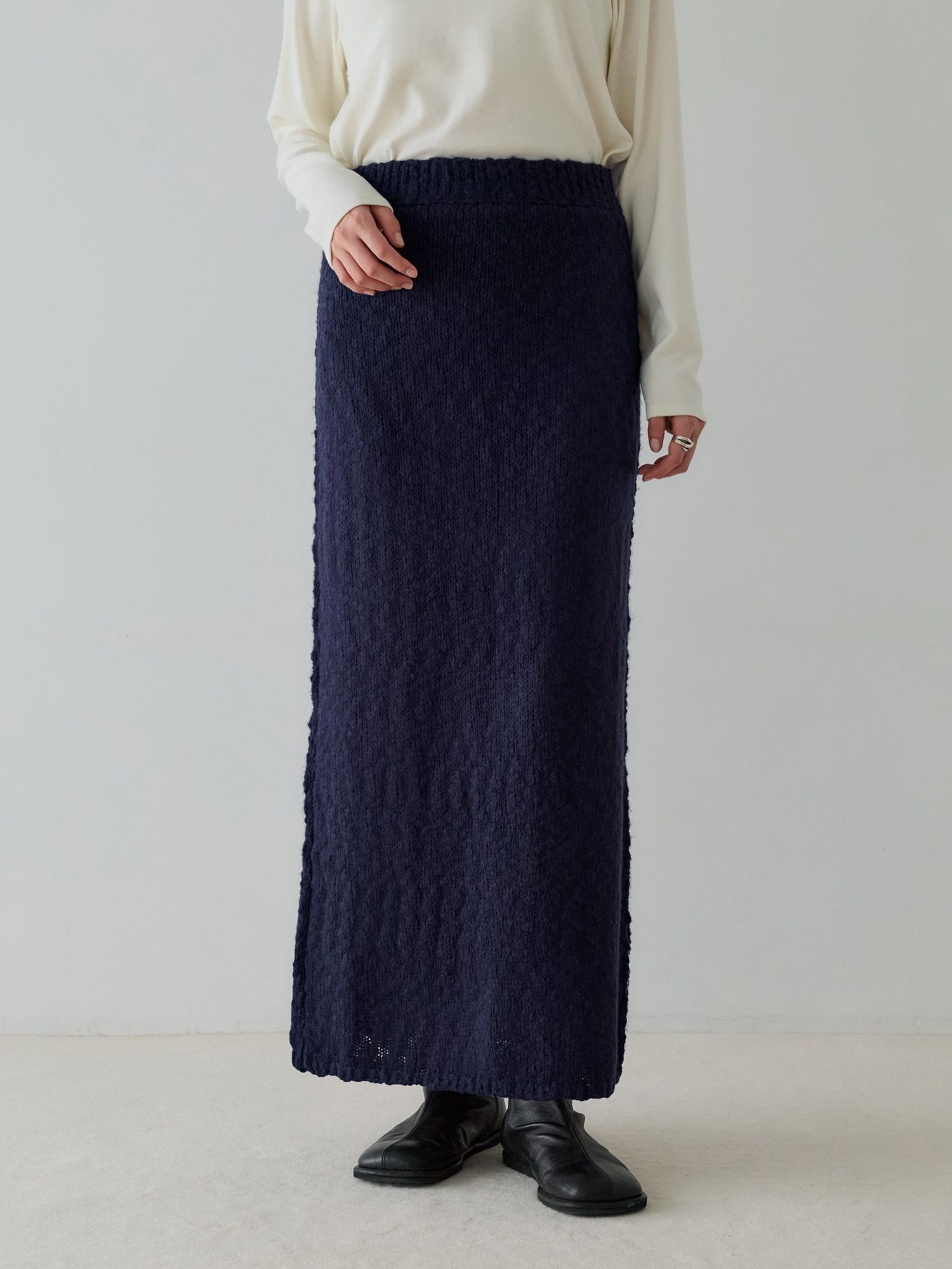 H168 B77 W60 H86 / 着用サイズ : サンプル