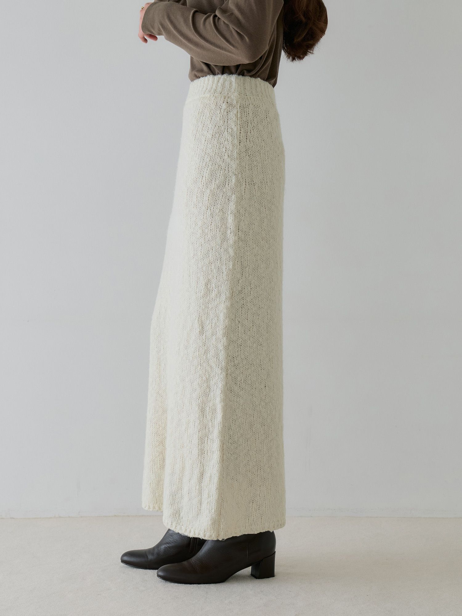 H168 B77 W60 H86 / 着用サイズ : サンプル