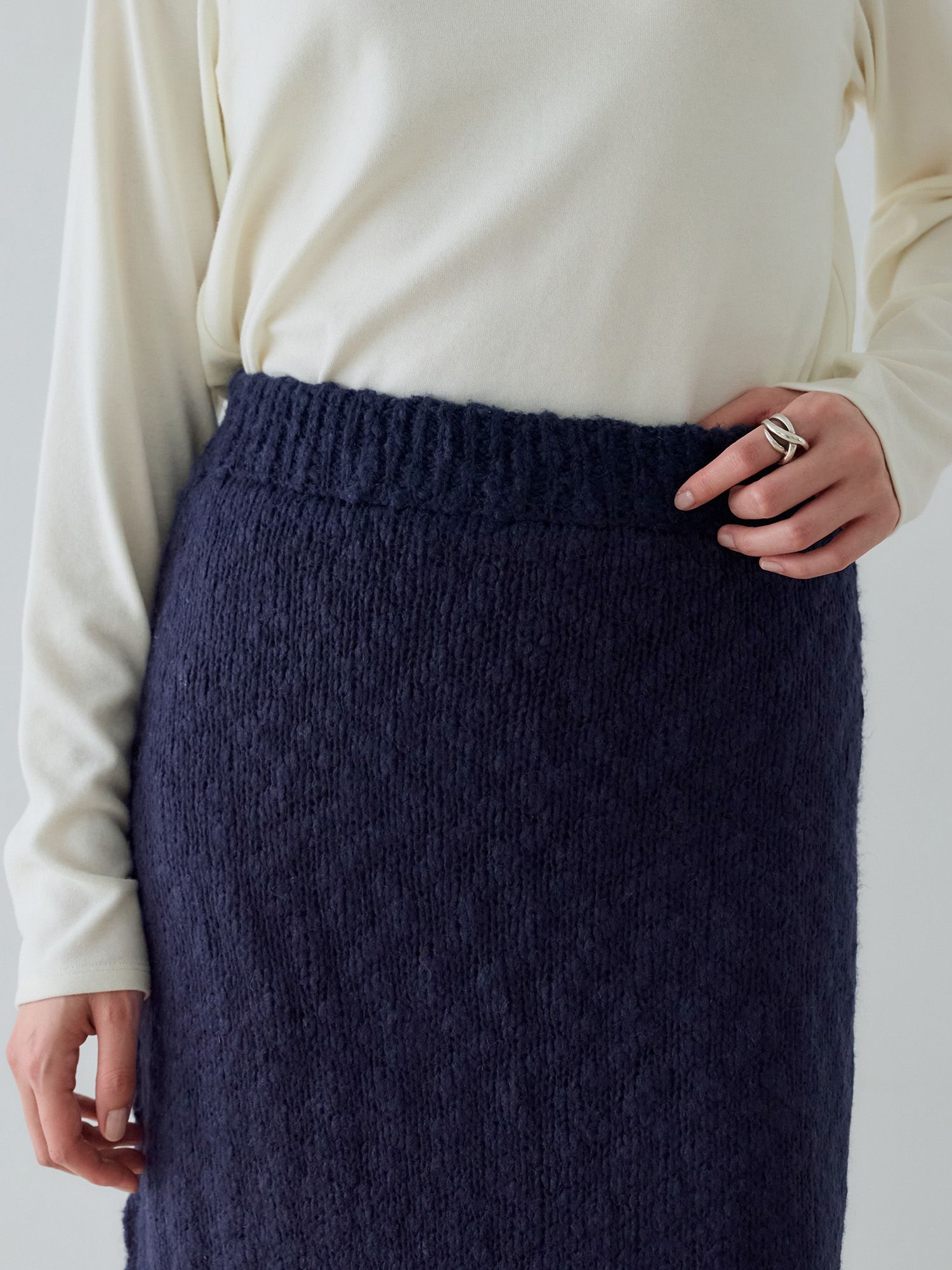 H168 B77 W60 H86 / 着用サイズ : サンプル