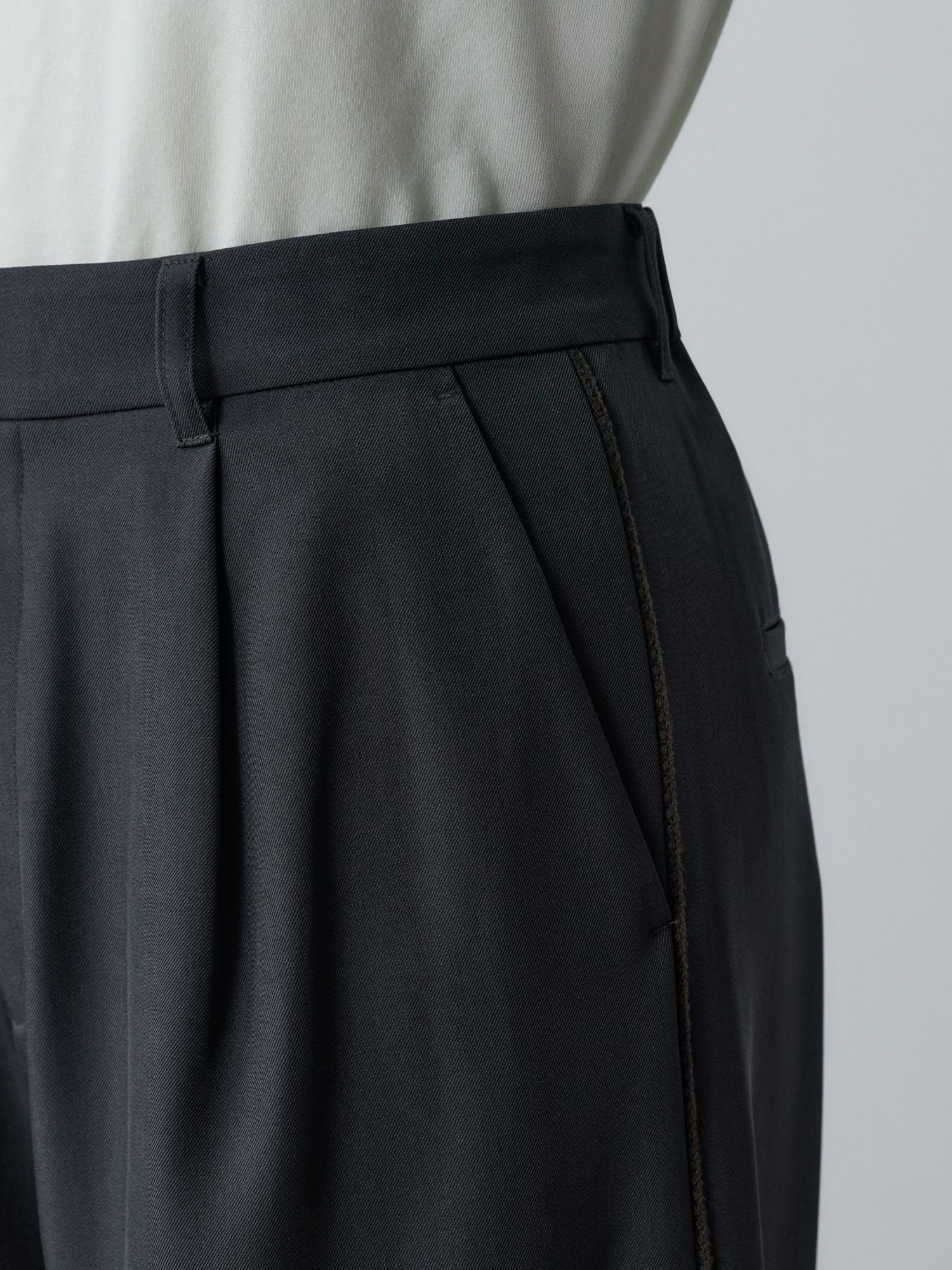 サイドシームニットラインスラックス