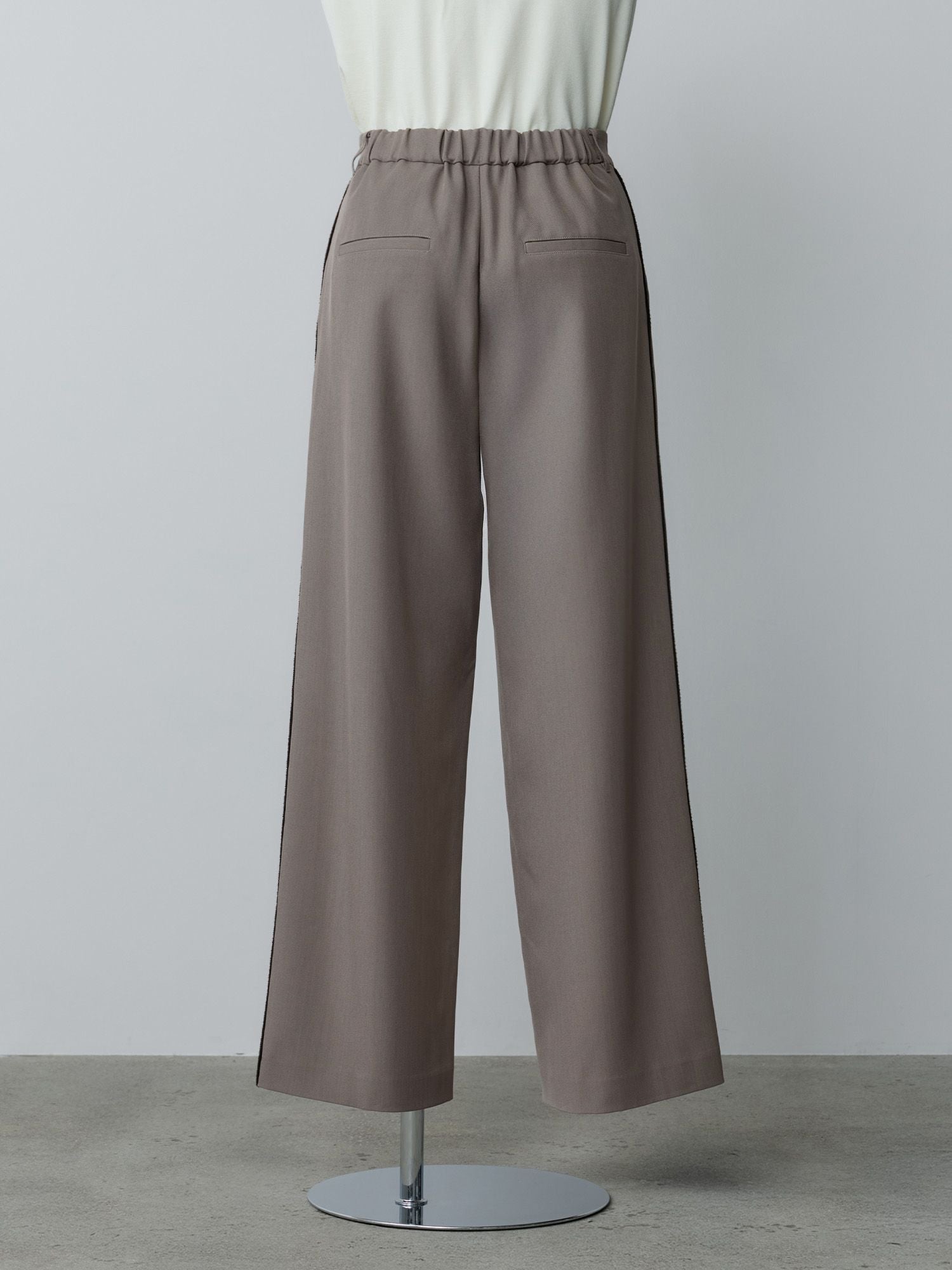 サイドシームニットラインスラックス