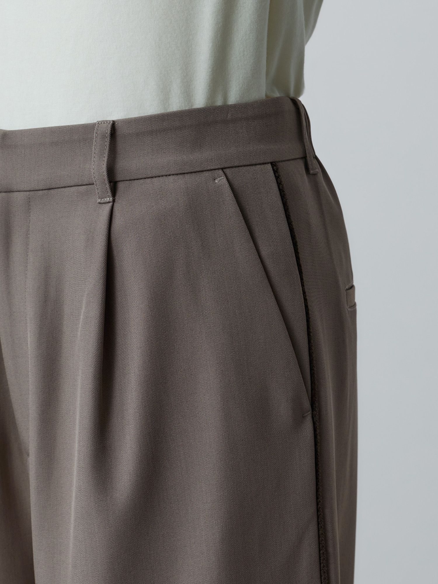 サイドシームニットラインスラックス