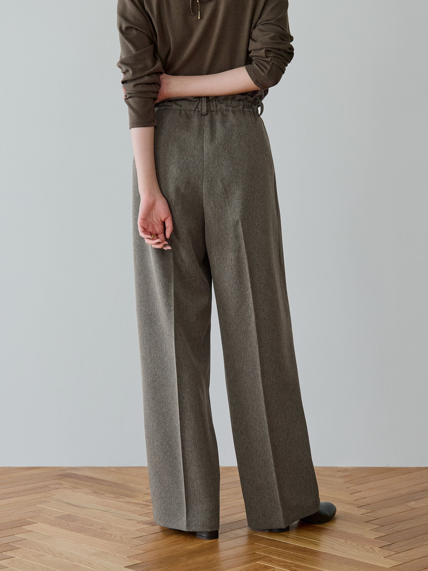 H168 B77 W60 H86 / 着用サイズ : サンプル