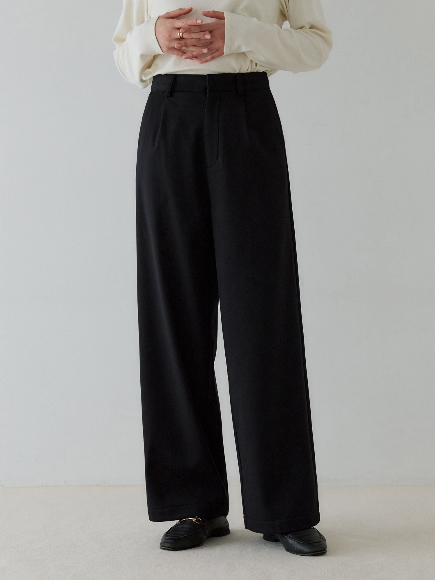 H168 B77 W60 H86 / 着用サイズ : サンプル