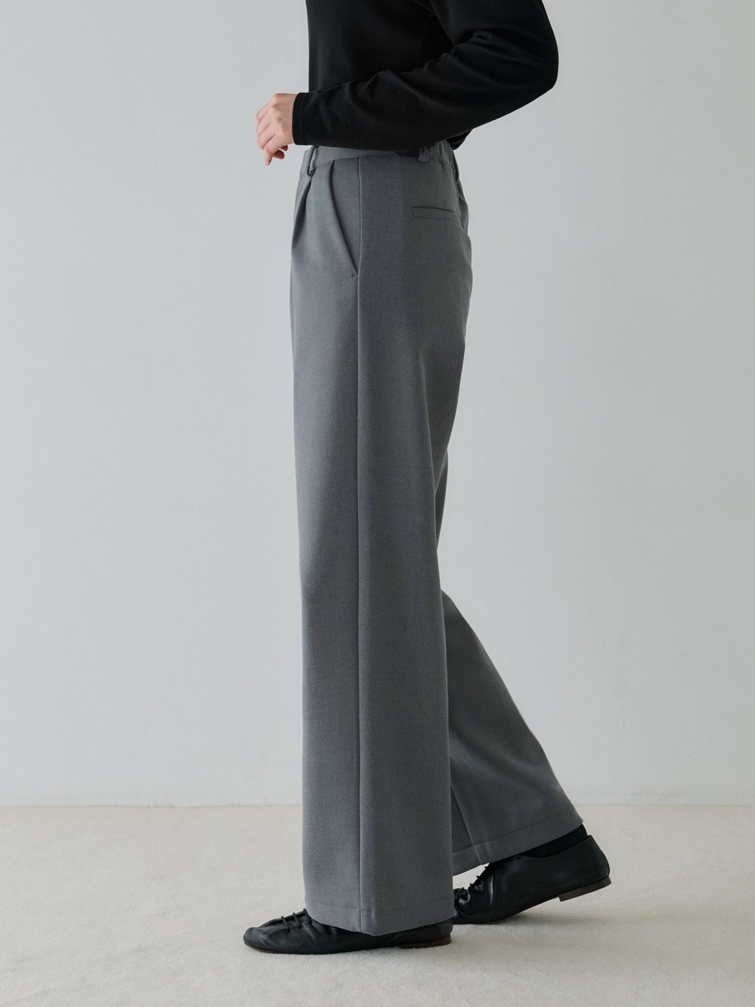 H168 B77 W60 H86 / 着用サイズ : サンプル